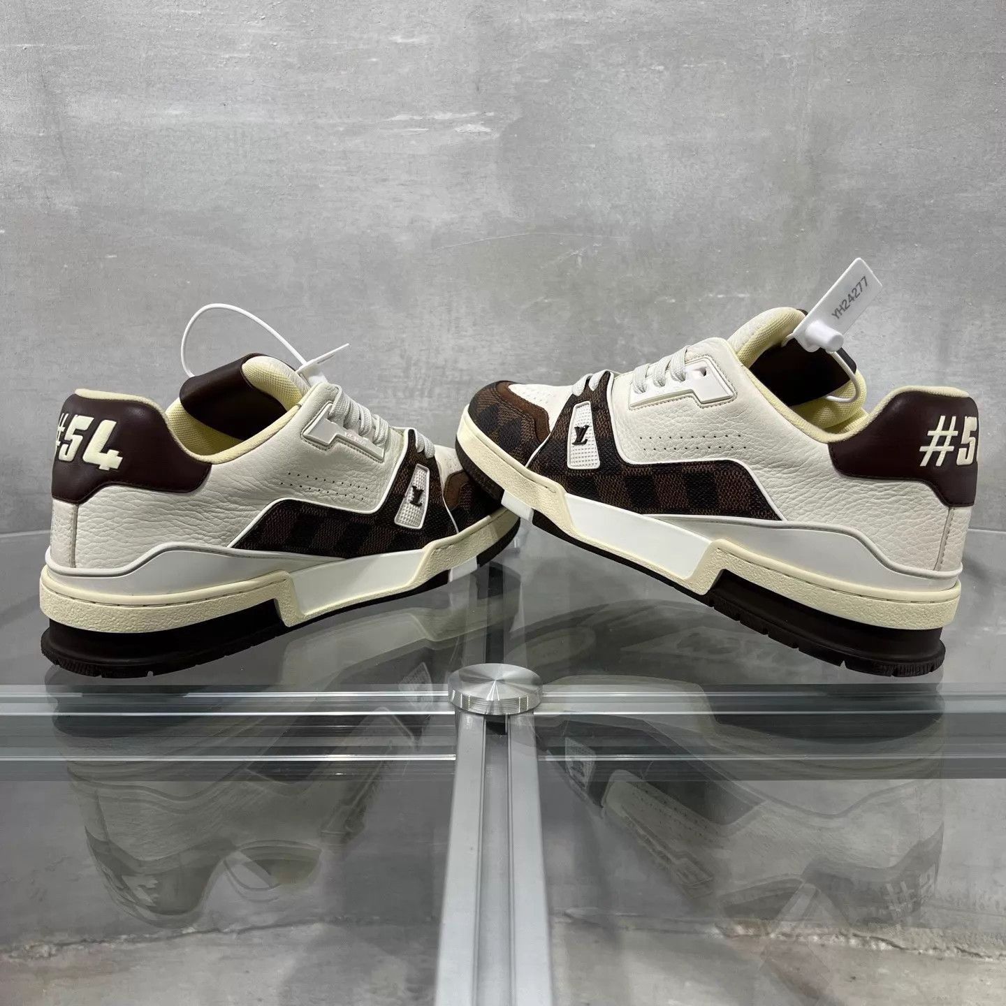 Louis Vuitton Brown Low-Top Sneakers with Checkered Design Size US 7 / EU 40 - 5 Thumbnail