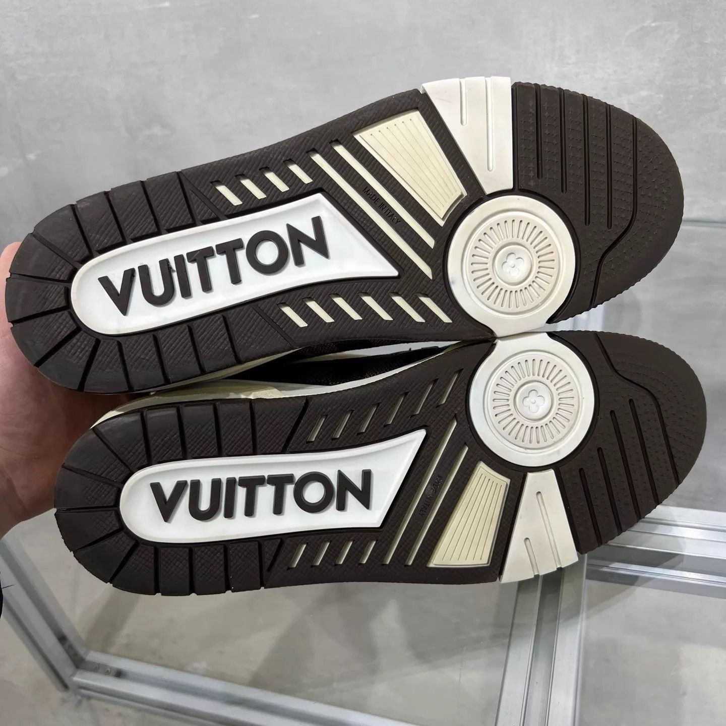 Louis Vuitton Brown Low-Top Sneakers with Checkered Design Size US 7 / EU 40 - 7 Thumbnail