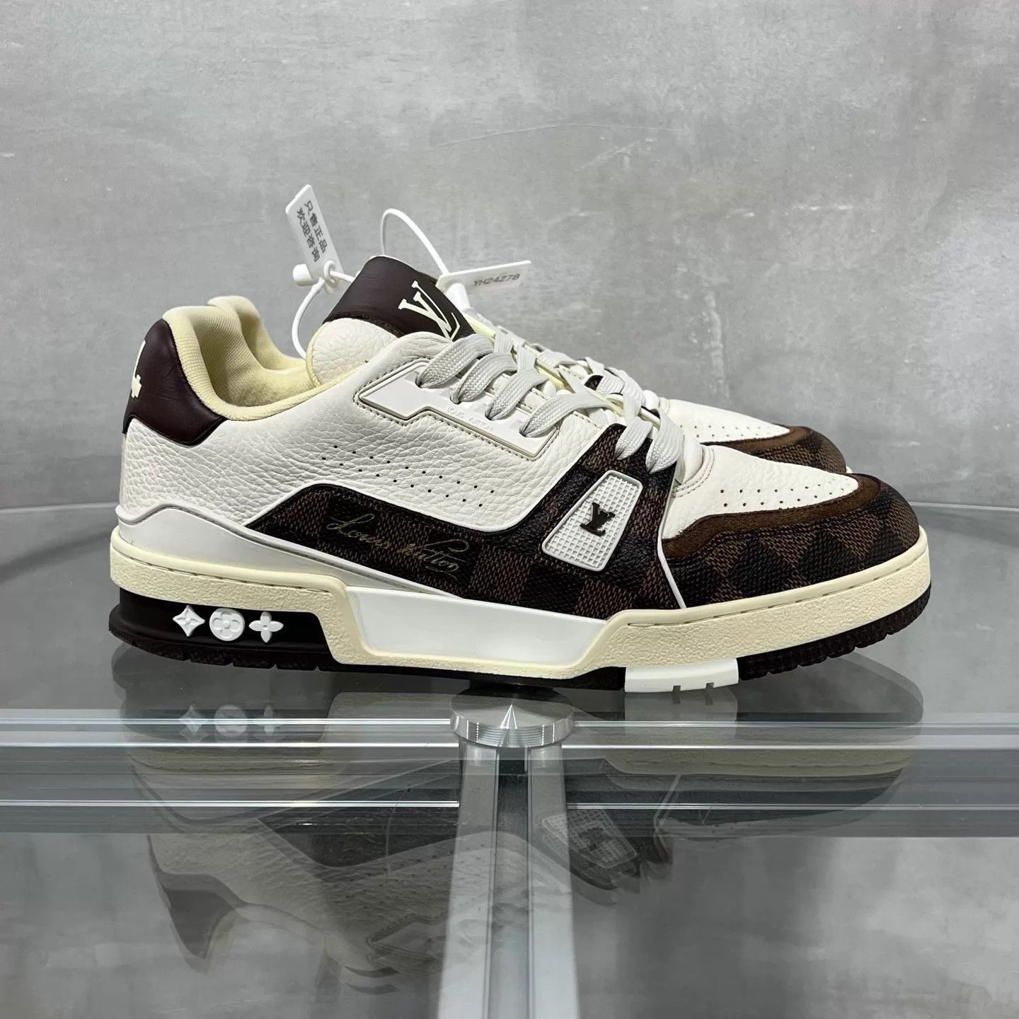 Louis Vuitton Brown Low-Top Sneakers with Checkered Design Size US 7 / EU 40 - 4 Thumbnail