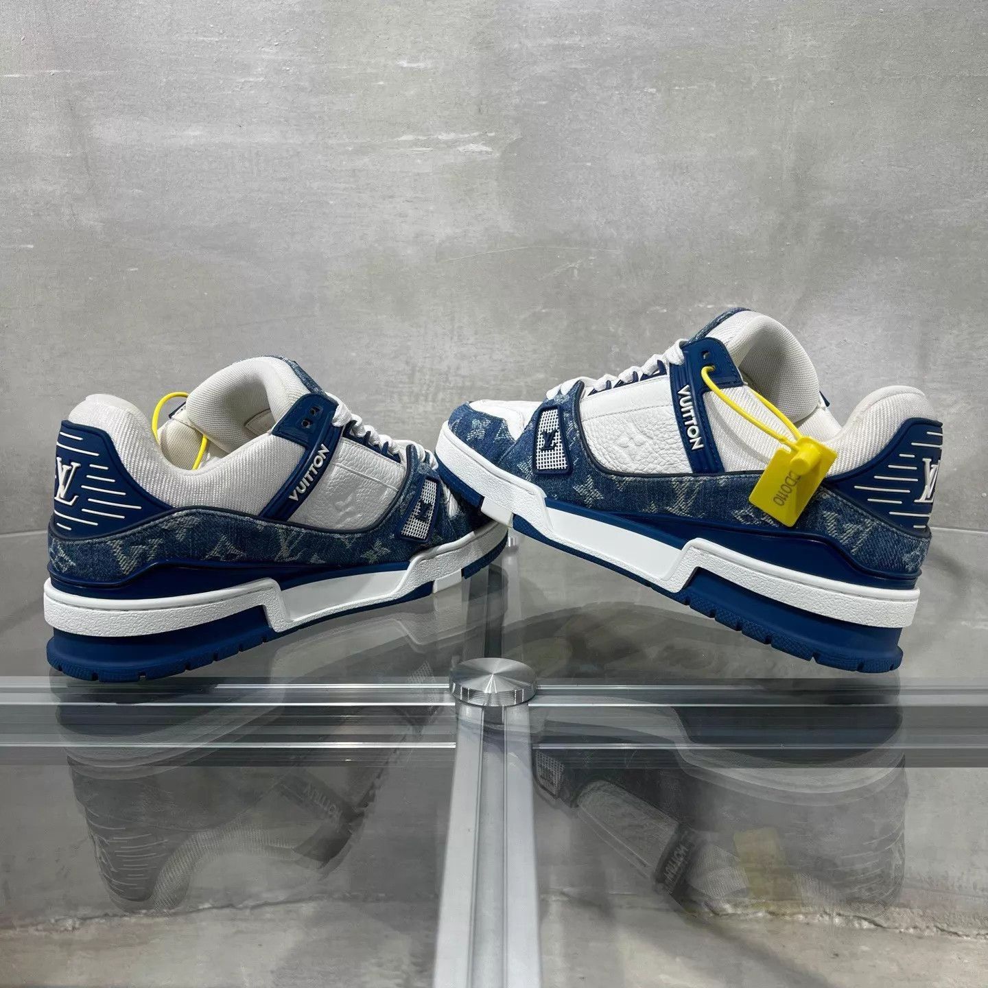 Louis Vuitton Multi-Color Low-Top Sneakers Size 6.5 Size US 6.5 / EU 39-40 - 5 Thumbnail