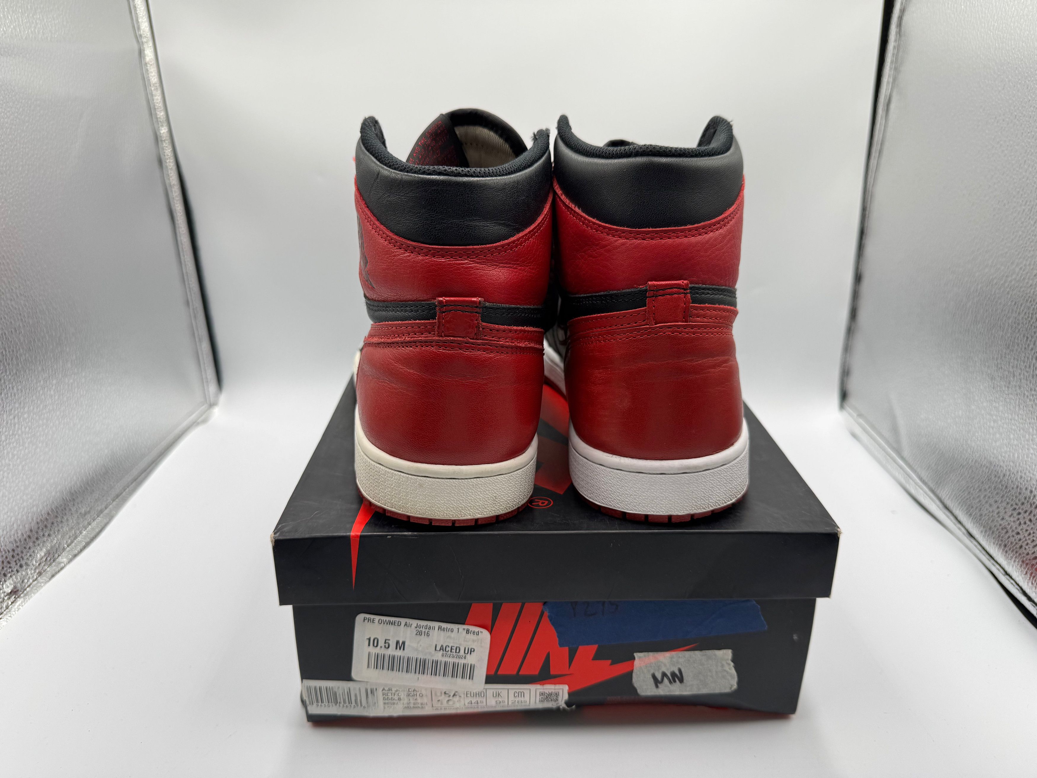 Jordan Brand PRE OWNED Air Jordan Retro 1 "Bred" 2016 Size US 10.5 / EU 43-44 - 4 Thumbnail