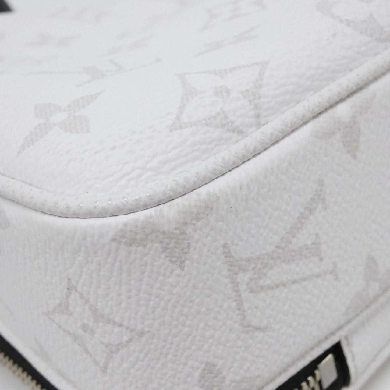 Louis Vuitton Louis Vuitton Louis Vuitton Taiga Lama Alpha Messenger Coated Canvas Calf Shoulder Bag Textile Shoulder Bag M31069 DUTY FREE for USA Size ONE SIZE - 3 Thumbnail