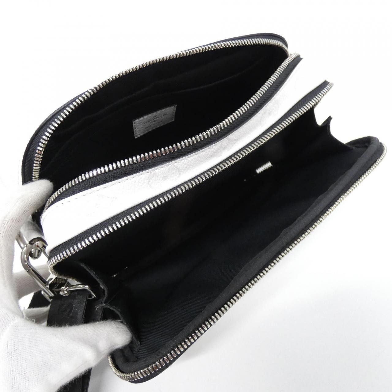 Louis Vuitton Louis Vuitton Louis Vuitton Taiga Lama Alpha Messenger Coated Canvas Calf Shoulder Bag Textile Shoulder Bag M31069 DUTY FREE for USA Size ONE SIZE - 6 Thumbnail
