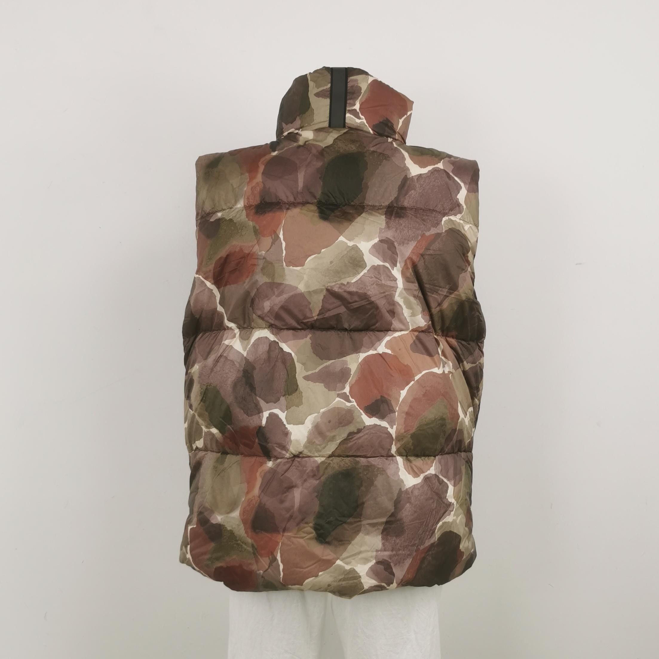 Canada Goose Canada Goose S Camo Logo Puffer Vest Size US XL / EU 56 / 4 - 4 Thumbnail