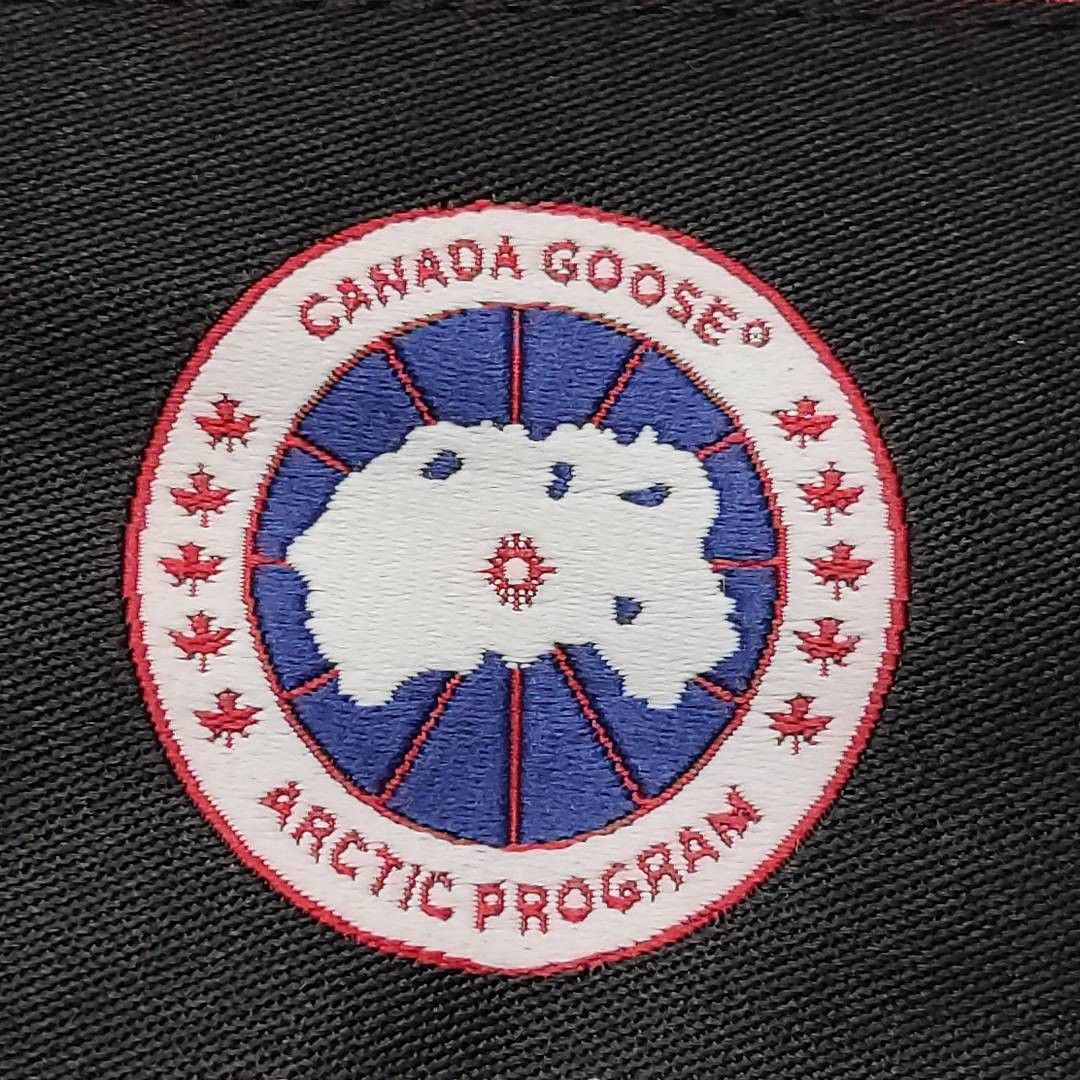 Canada Goose Canada Goose Logo Reversible Vest M Size Size US M / EU 48-50 / 2 - 2 Thumbnail