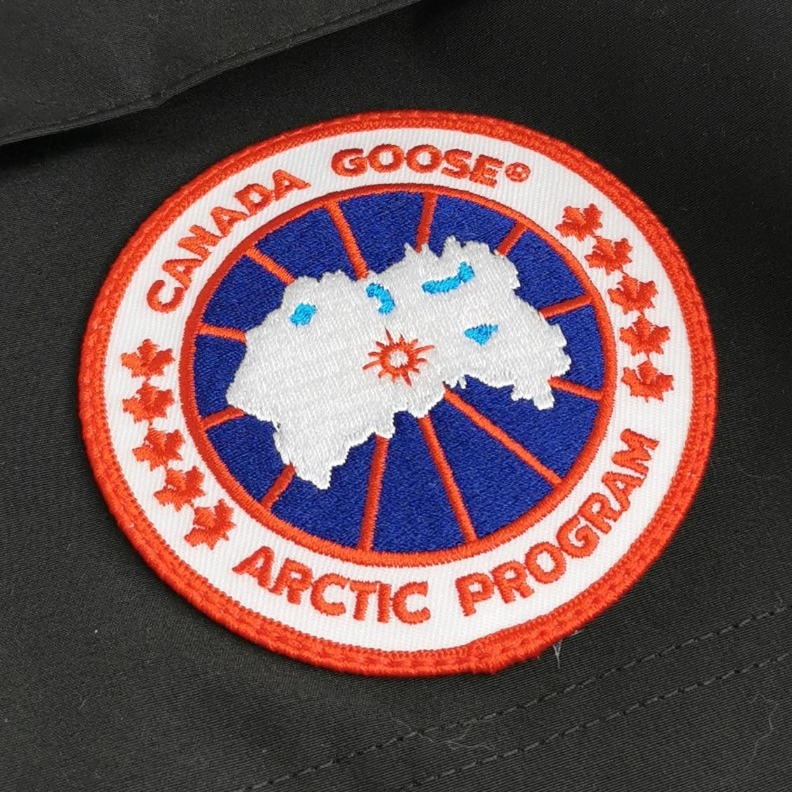 Canada Goose Canada Goose L Hooded Fur Collar Logo Down Jacket Size US L / EU 52-54 / 3 - 6 Thumbnail