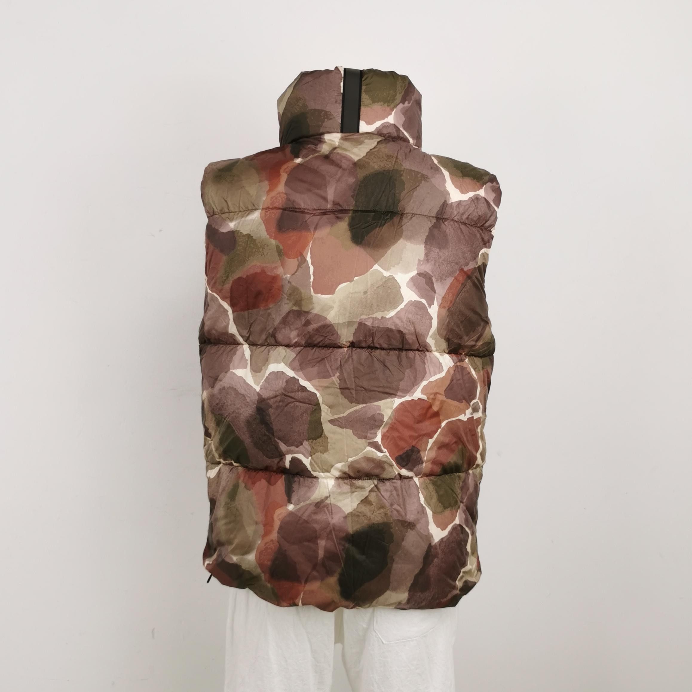 Canada Goose Canada Goose Camo Logo Puffer Vest L Size US L / EU 52-54 / 3 - 4 Thumbnail