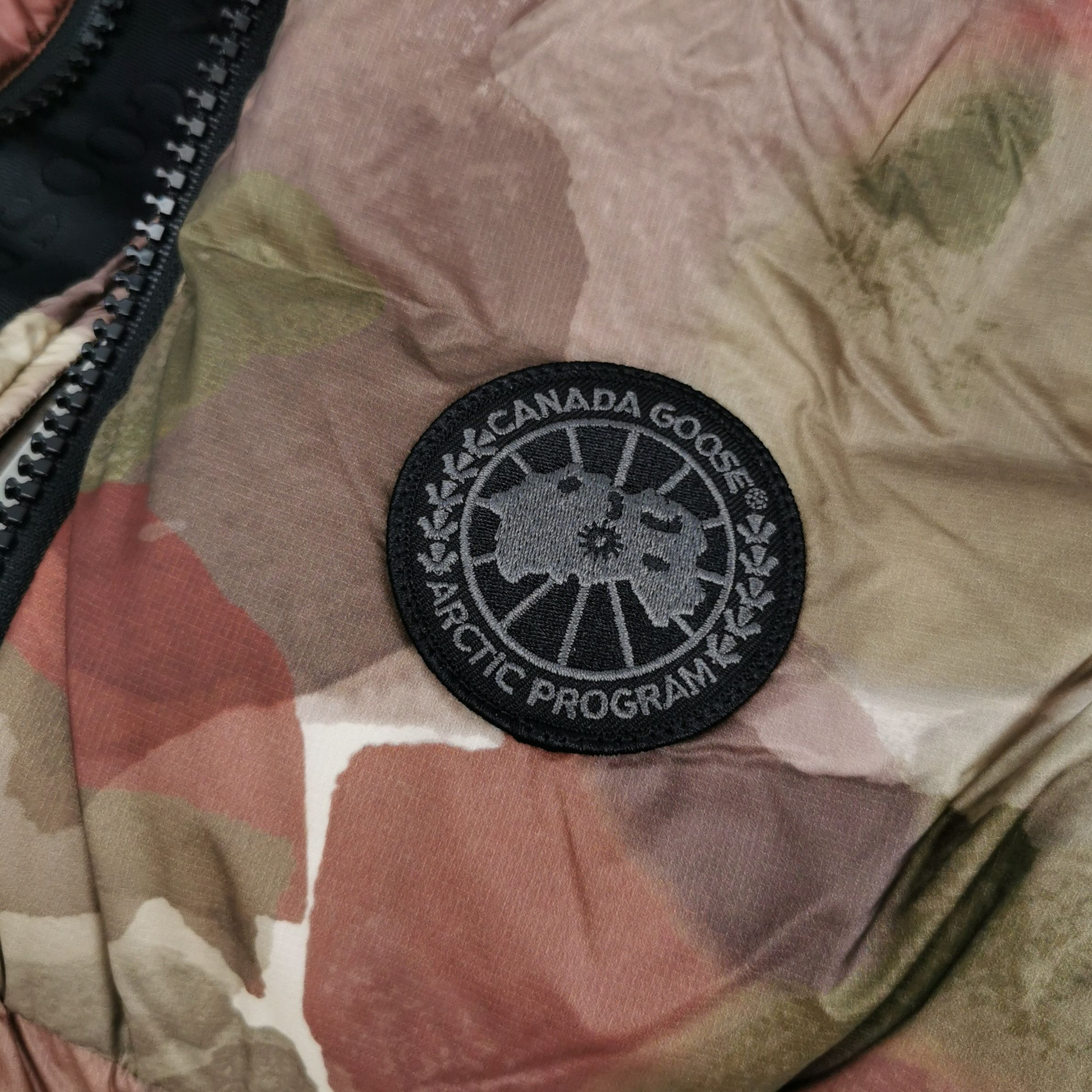 Canada Goose Canada Goose Camo Logo Puffer Vest L Size US L / EU 52-54 / 3 - 8 Thumbnail