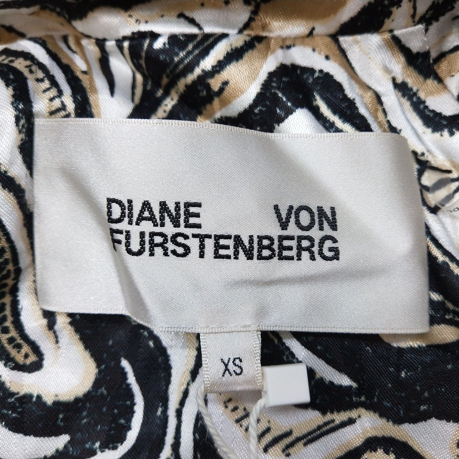 Vintage DVF XS Shirt with Abstract Line Design Size US M / EU 48-50 / 2 - 12 Thumbnail