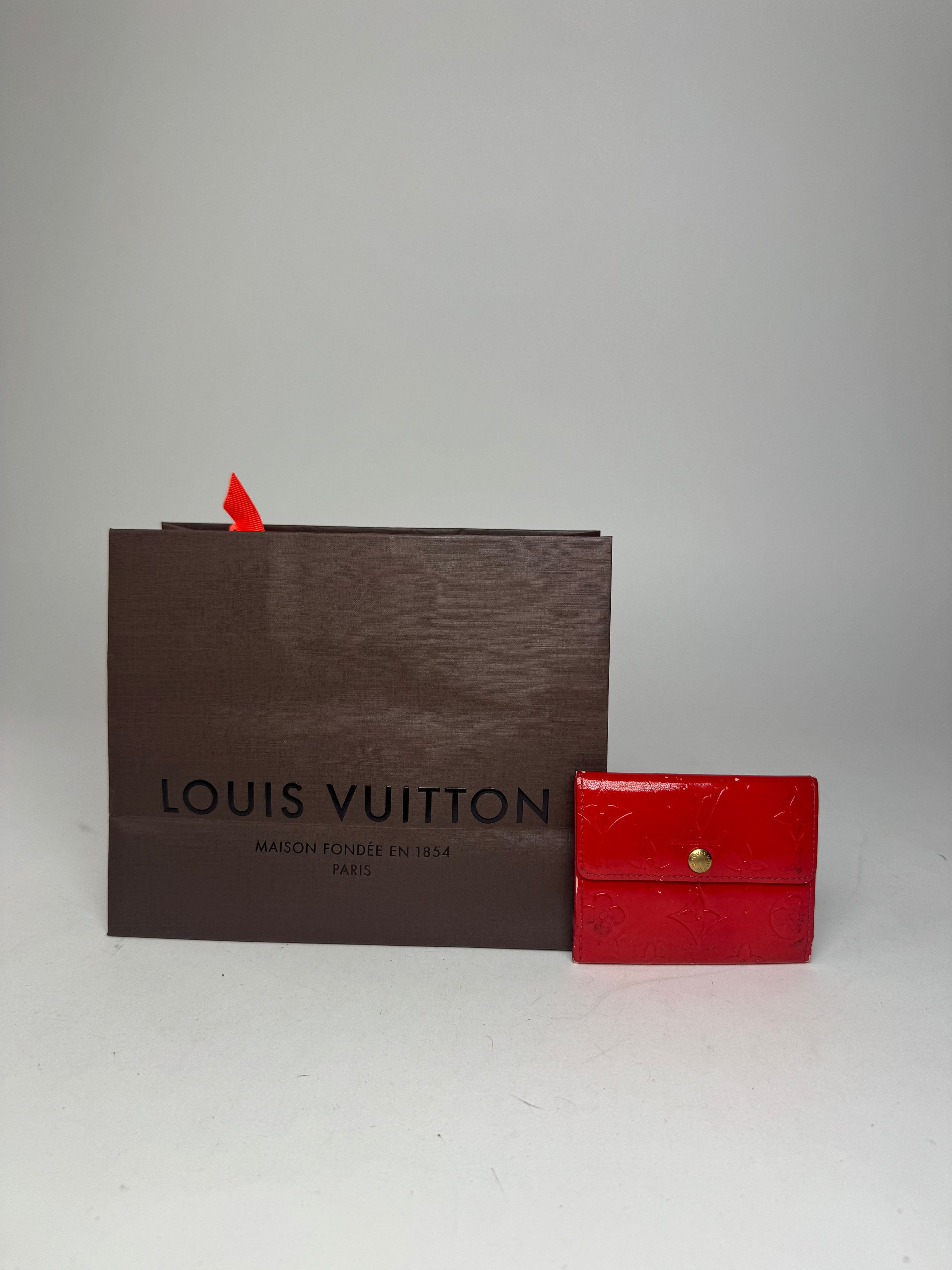 Louis Vuitton Vintage Vernis Leather Card Holder Red Size ONE SIZE - 9 Thumbnail