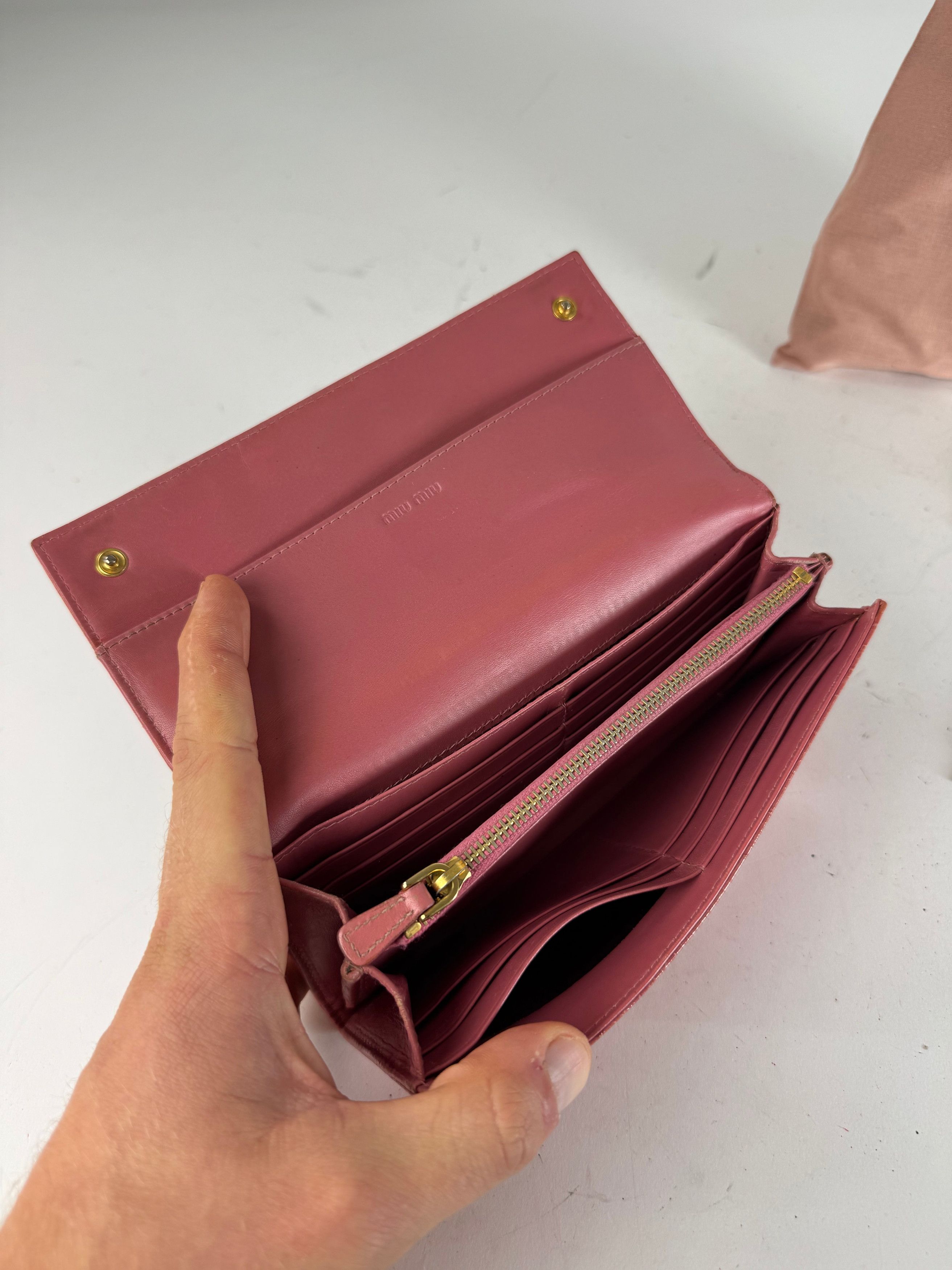 Miu Miu Vintage Crocodile Emblossed Patent Leather wallet Pink Size ONE SIZE - 4 Thumbnail