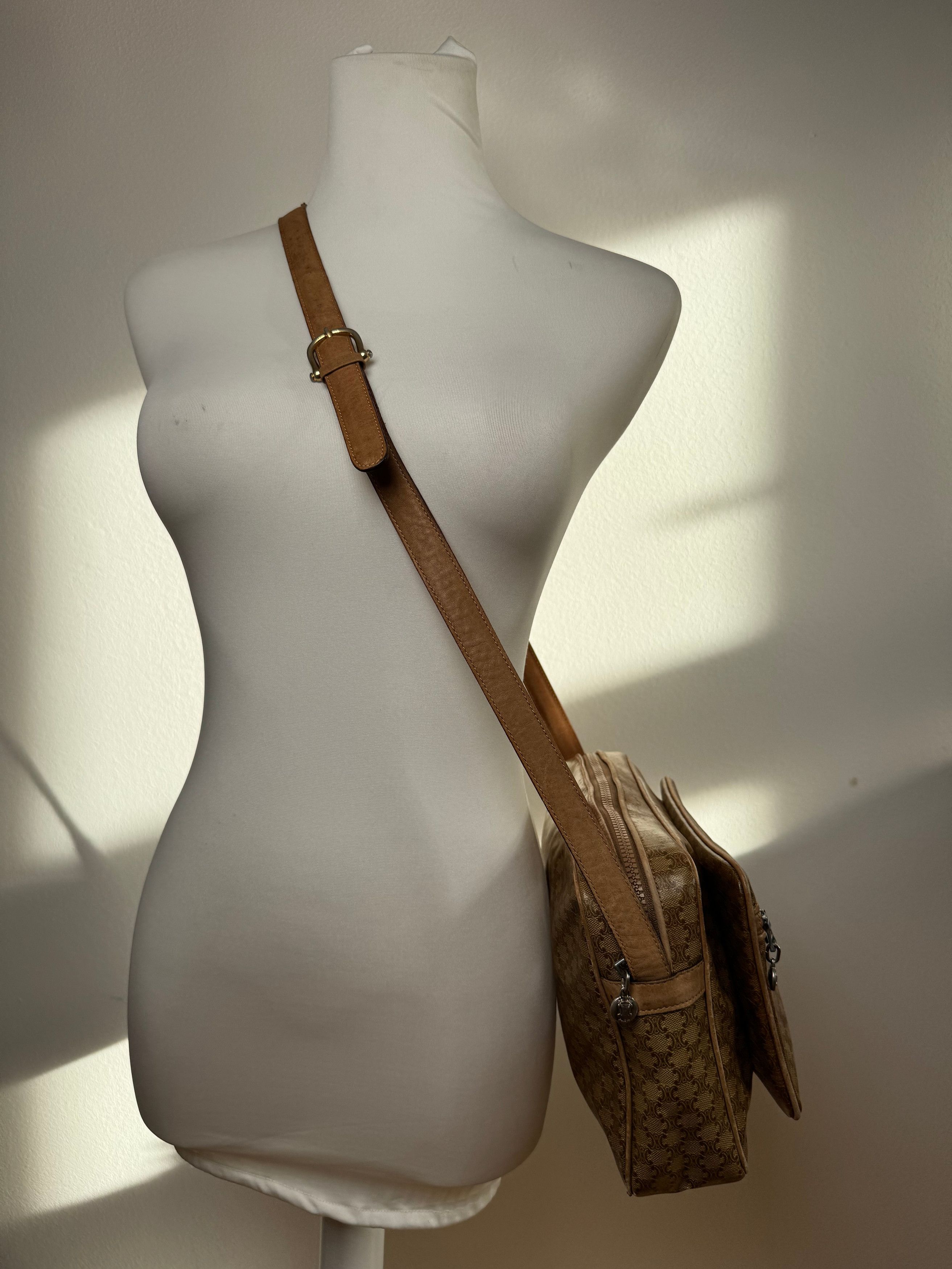 Celine Vintage Paris Patent Leather Triomphe Monogram Bag Brown Size ONE SIZE - 14 Thumbnail