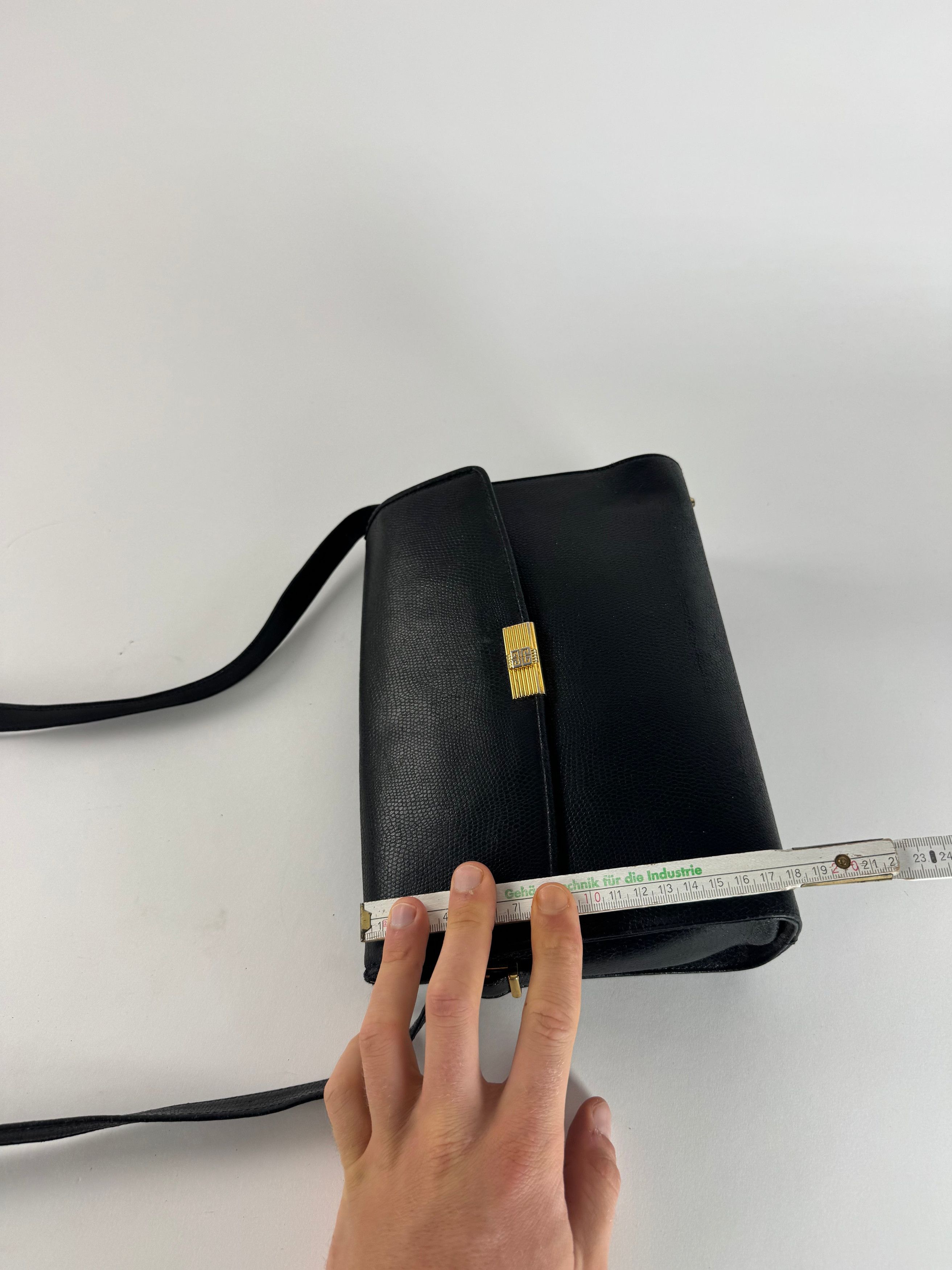 Givenchy Vintage Snake Emblossed Leather Bag black Size ONE SIZE - 12 Thumbnail