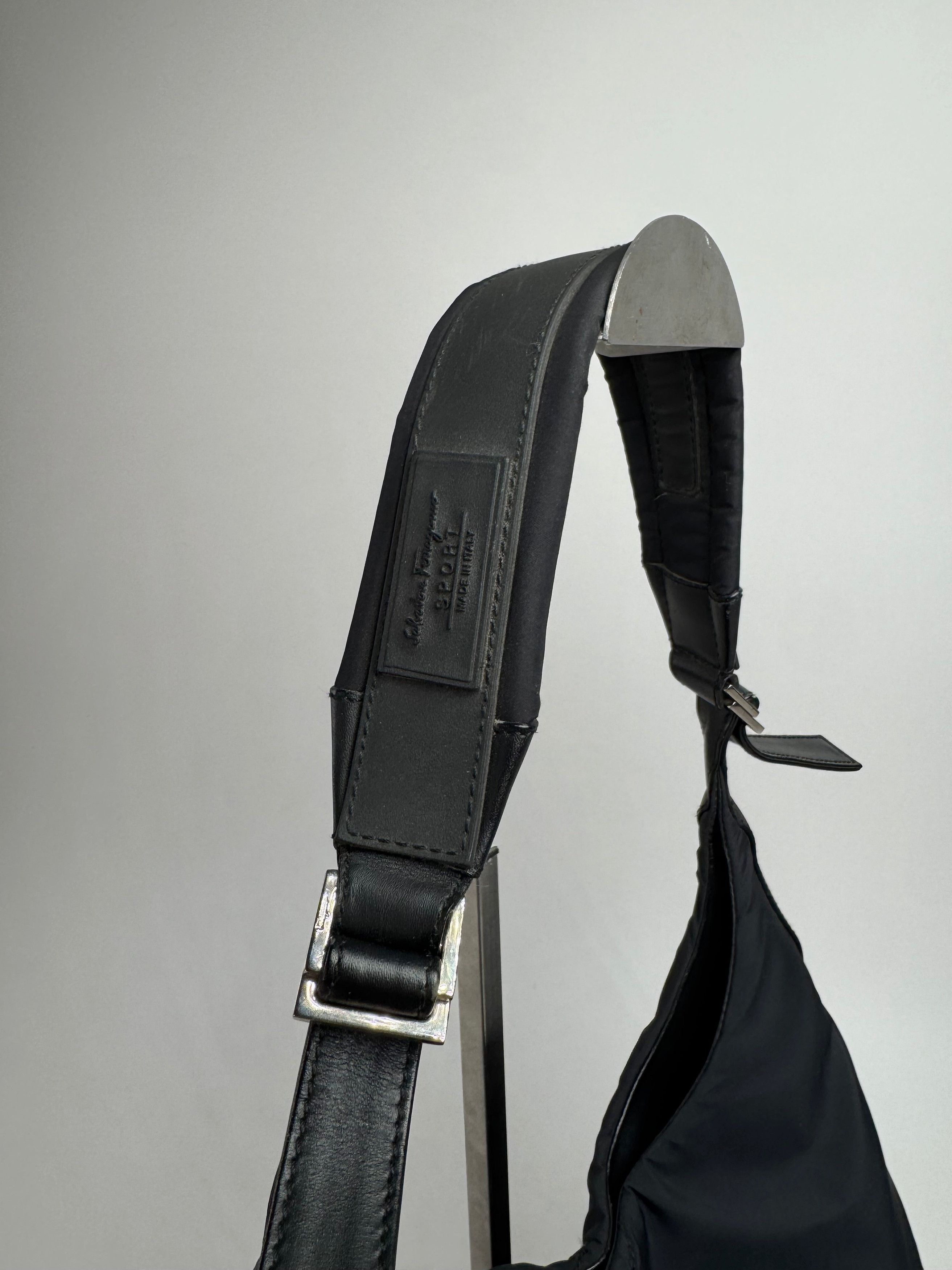 Salvatore Ferragamo Vintage Leather Neoprene Triangle Handbag Black Size ONE SIZE - 6 Thumbnail