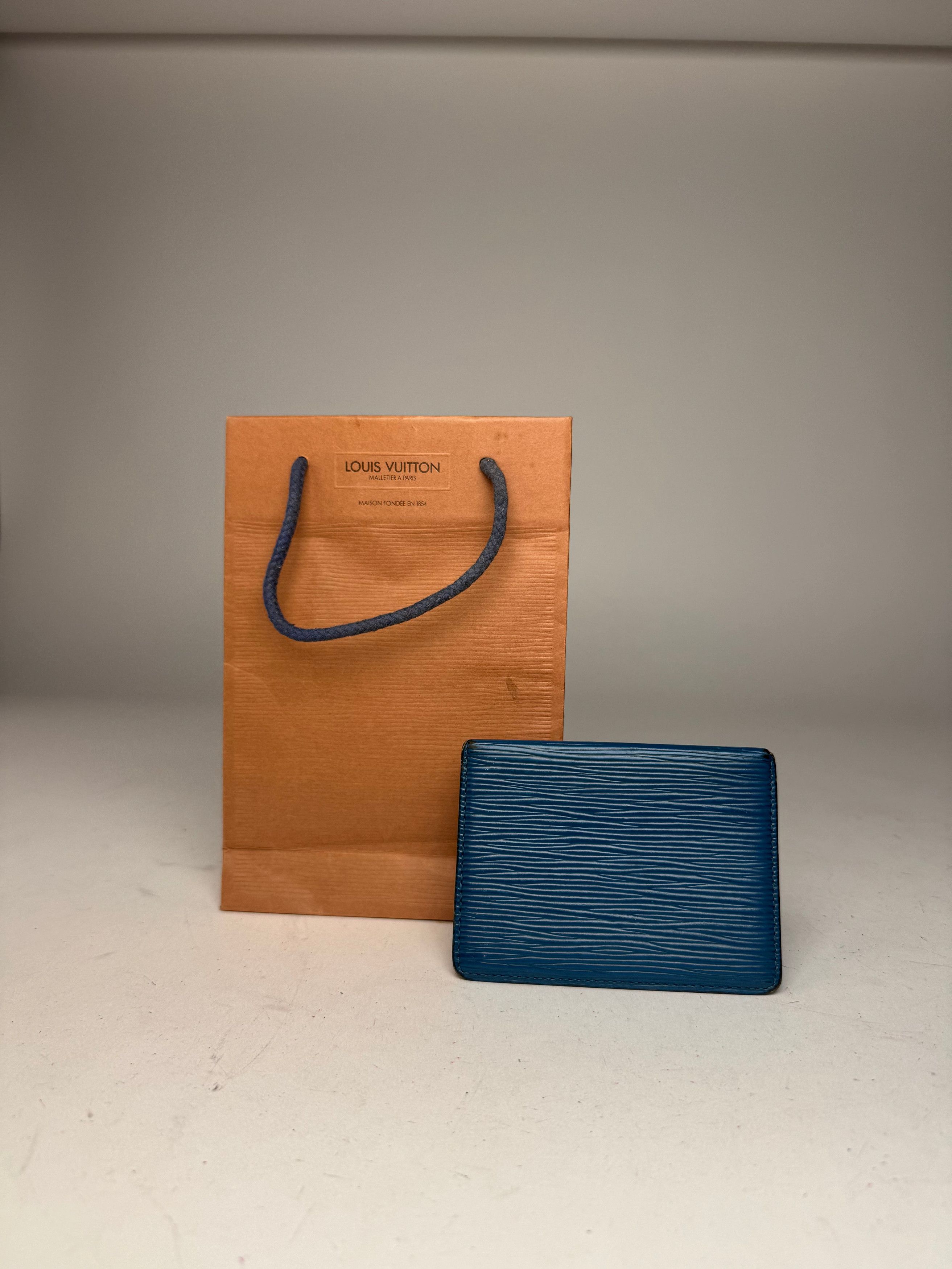 Louis Vuitton Vintage EPI Leather Card Holder Blue Size ONE SIZE - 2 Thumbnail