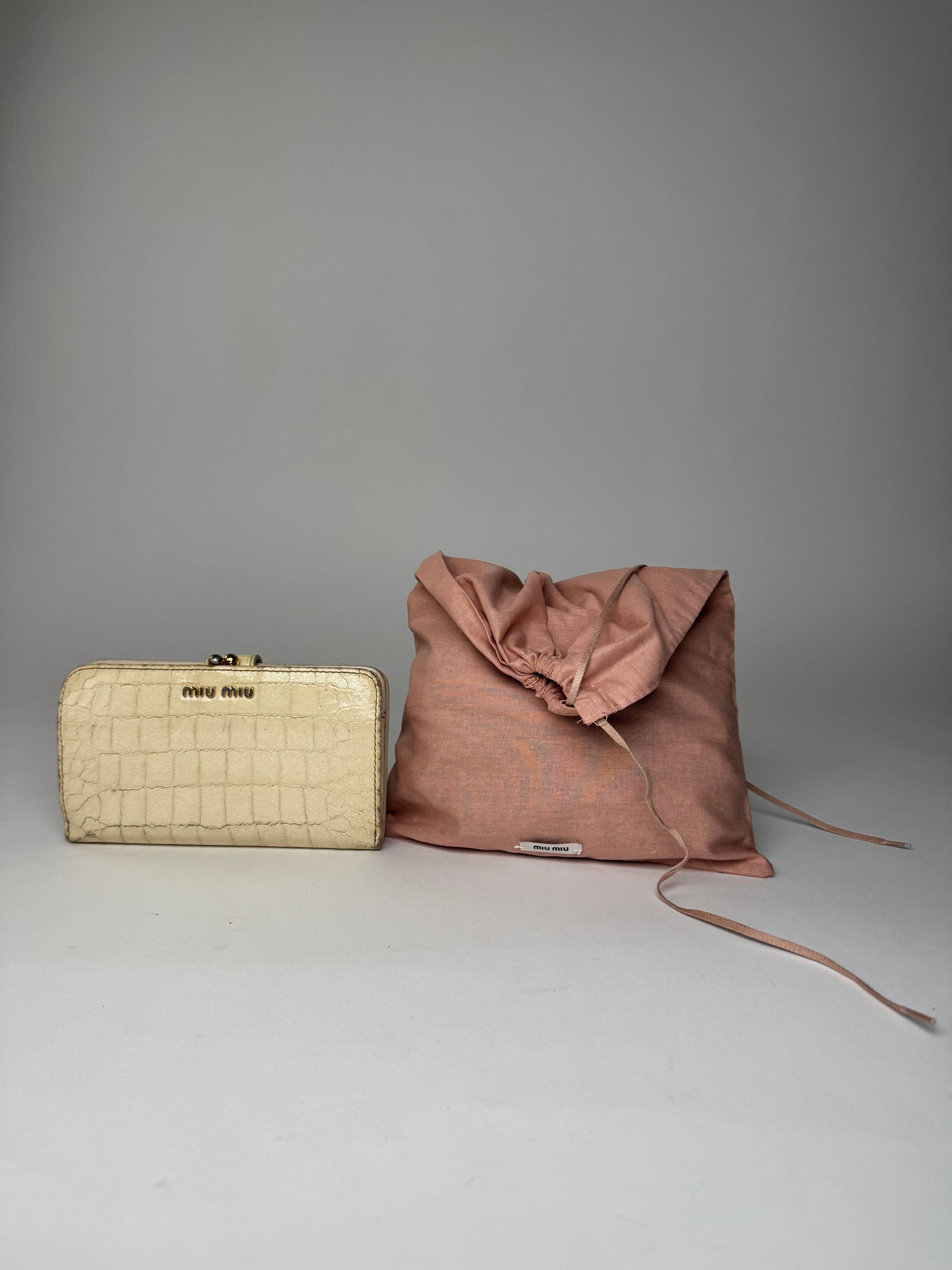 Miu Miu Vintage Leather Crocodile Emblossed White Size ONE SIZE - 5 Thumbnail