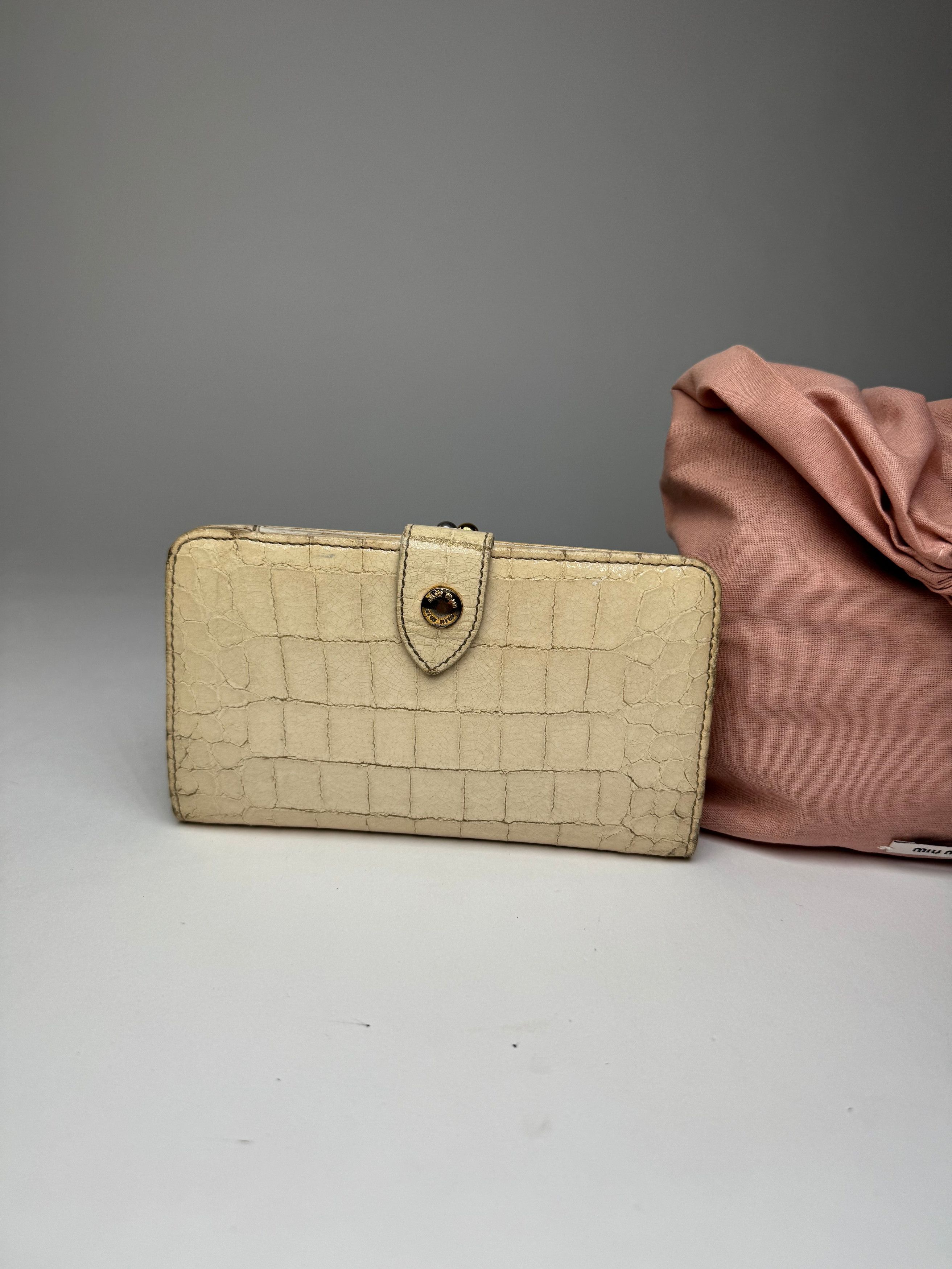 Miu Miu Vintage Leather Crocodile Emblossed White Size ONE SIZE - 10 Thumbnail