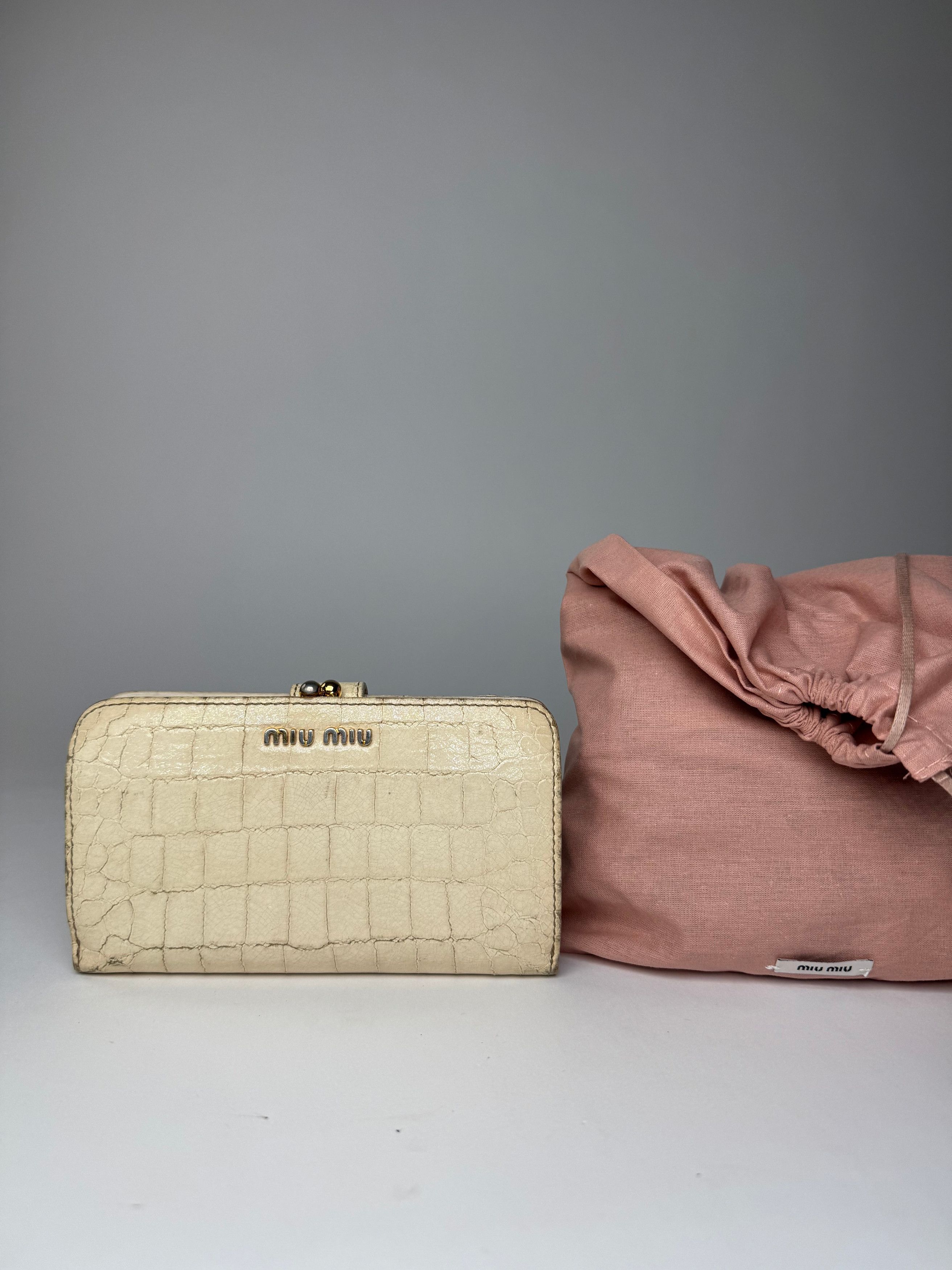 Miu Miu Vintage Leather Crocodile Emblossed White Size ONE SIZE - 9 Thumbnail
