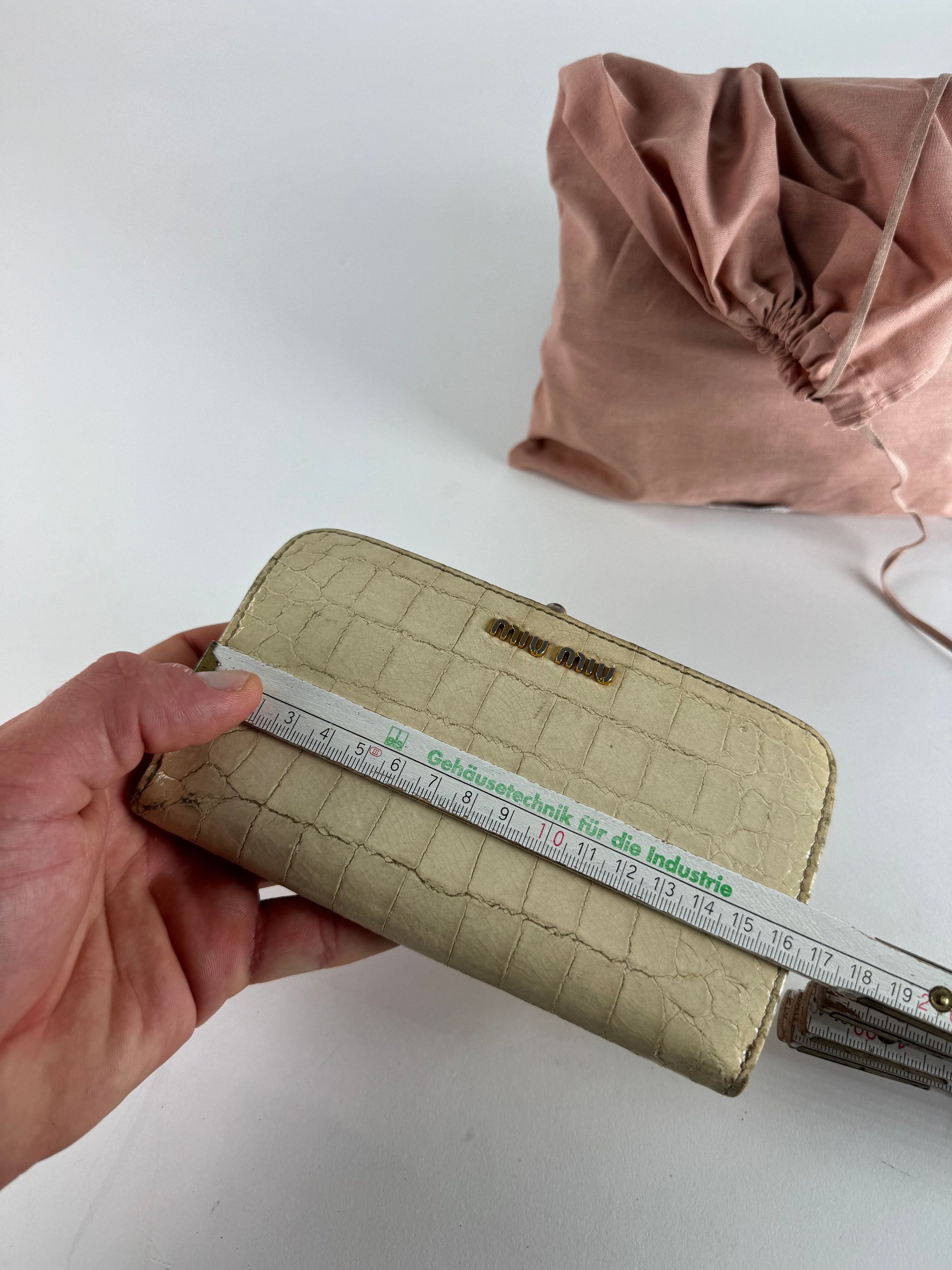 Miu Miu Vintage Leather Crocodile Emblossed White Size ONE SIZE - 7 Thumbnail