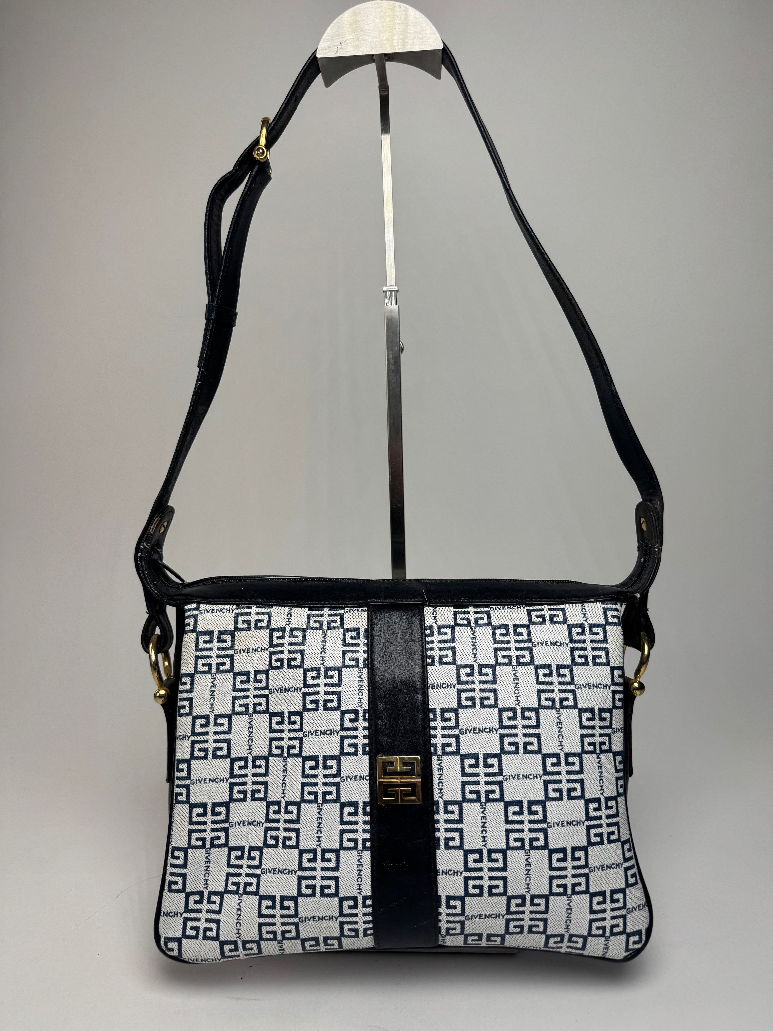 Givenchy Vintage 4G Leather Monogram Bag Navy White Size ONE SIZE - 15 Thumbnail