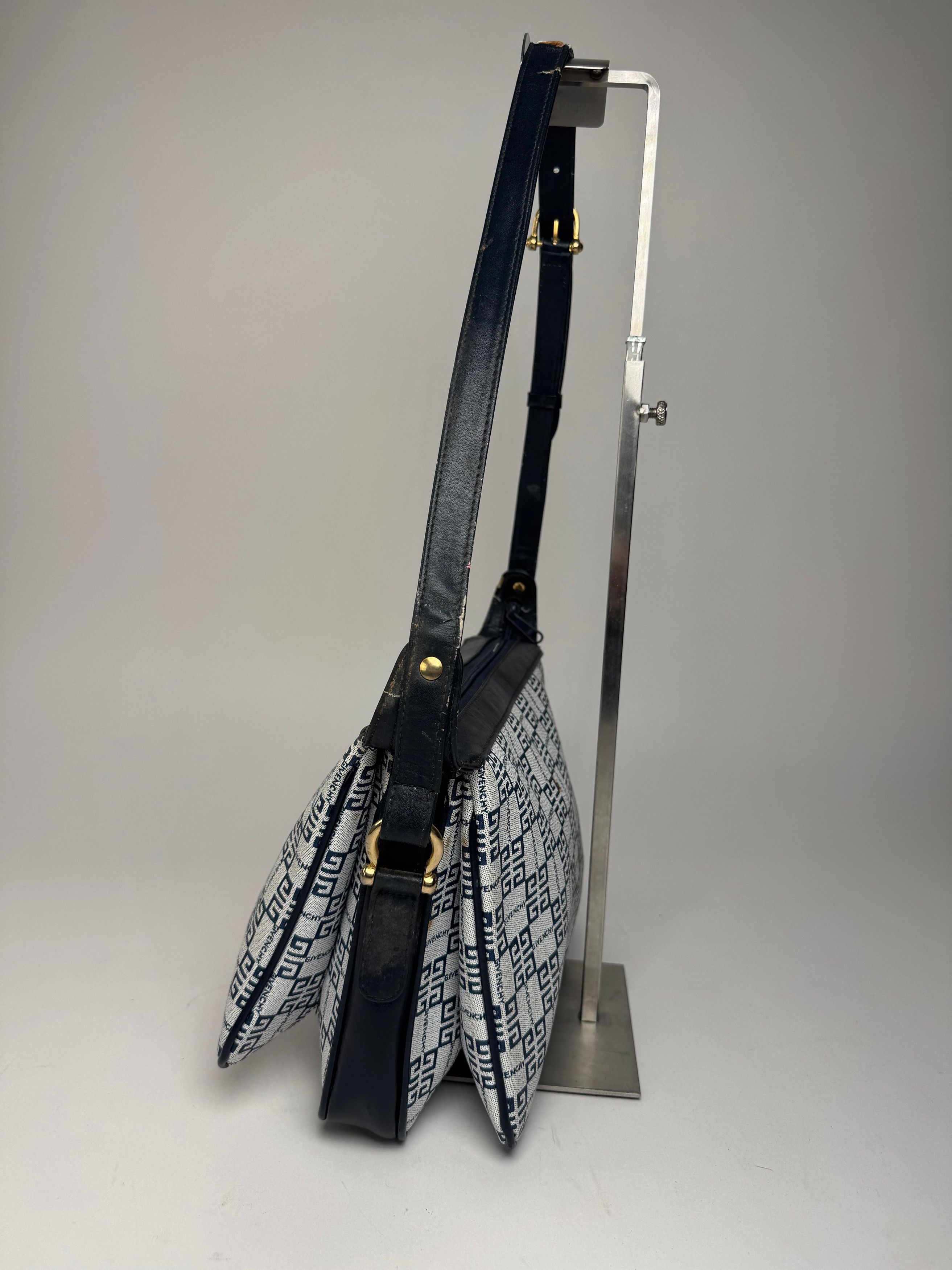 Givenchy Vintage 4G Leather Monogram Bag Navy White Size ONE SIZE - 8 Thumbnail