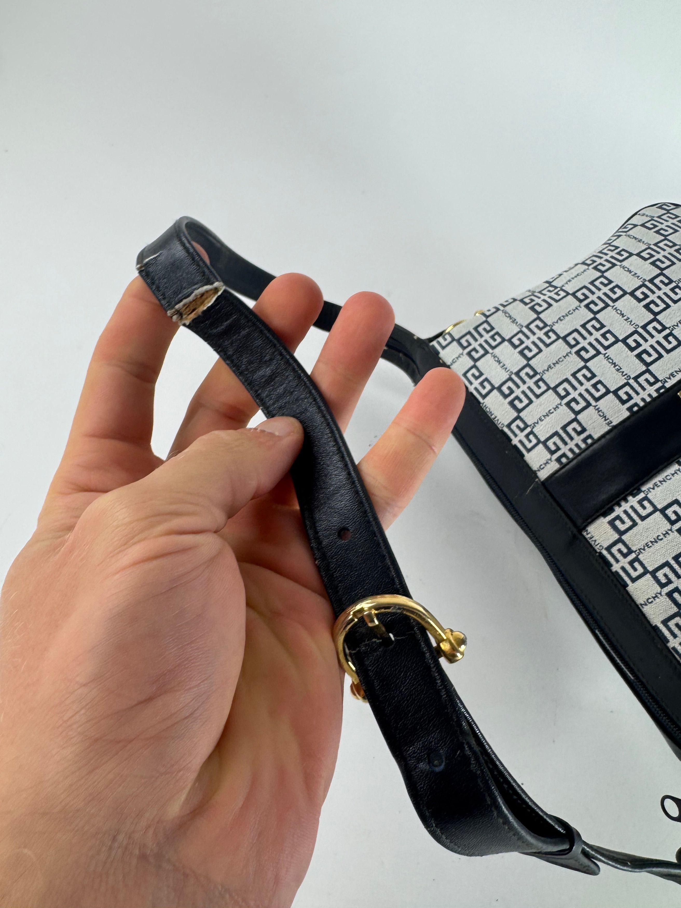 Givenchy Vintage 4G Leather Monogram Bag Navy White Size ONE SIZE - 9 Thumbnail