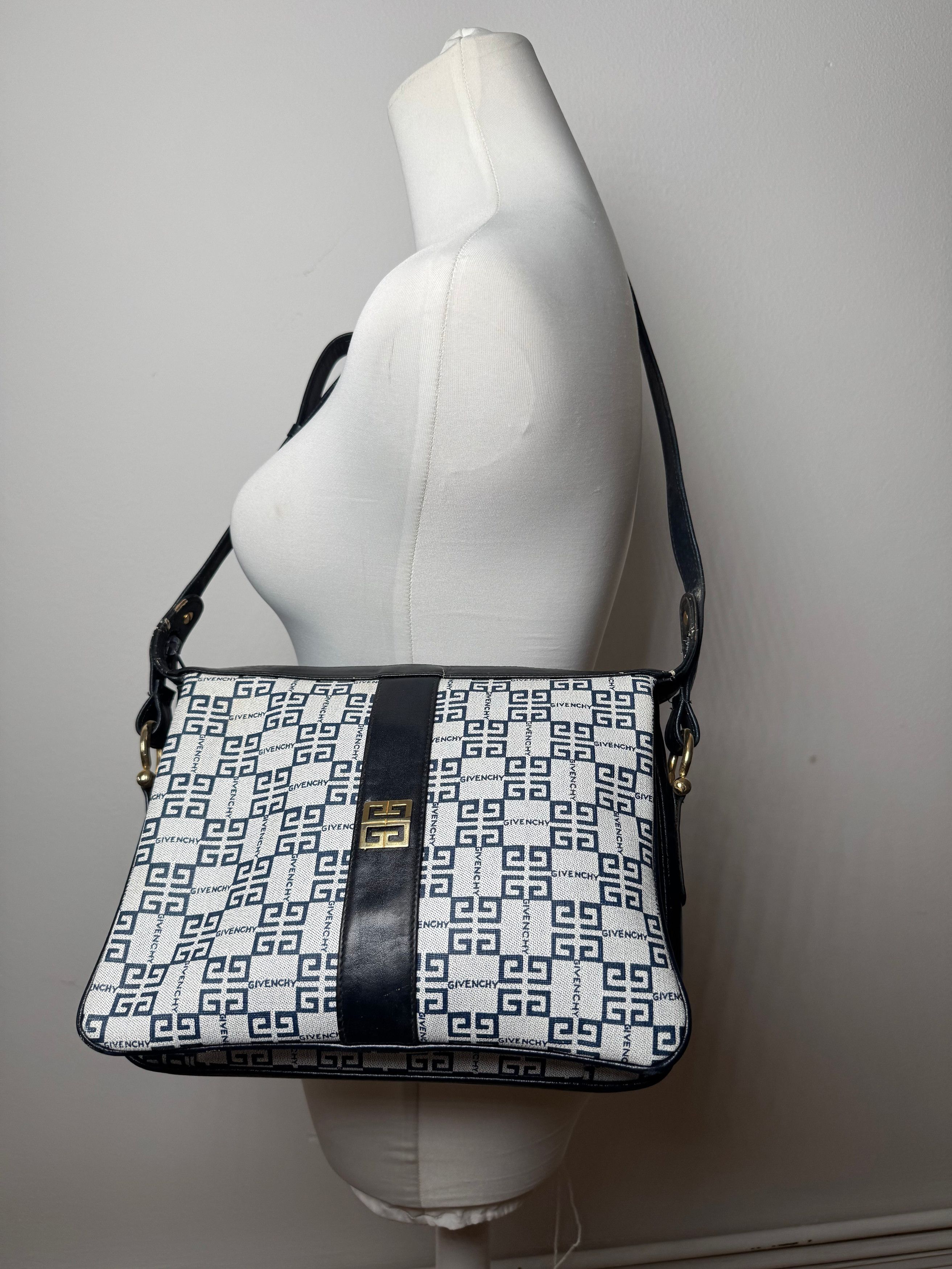 Givenchy Vintage 4G Leather Monogram Bag Navy White Size ONE SIZE - 11 Thumbnail