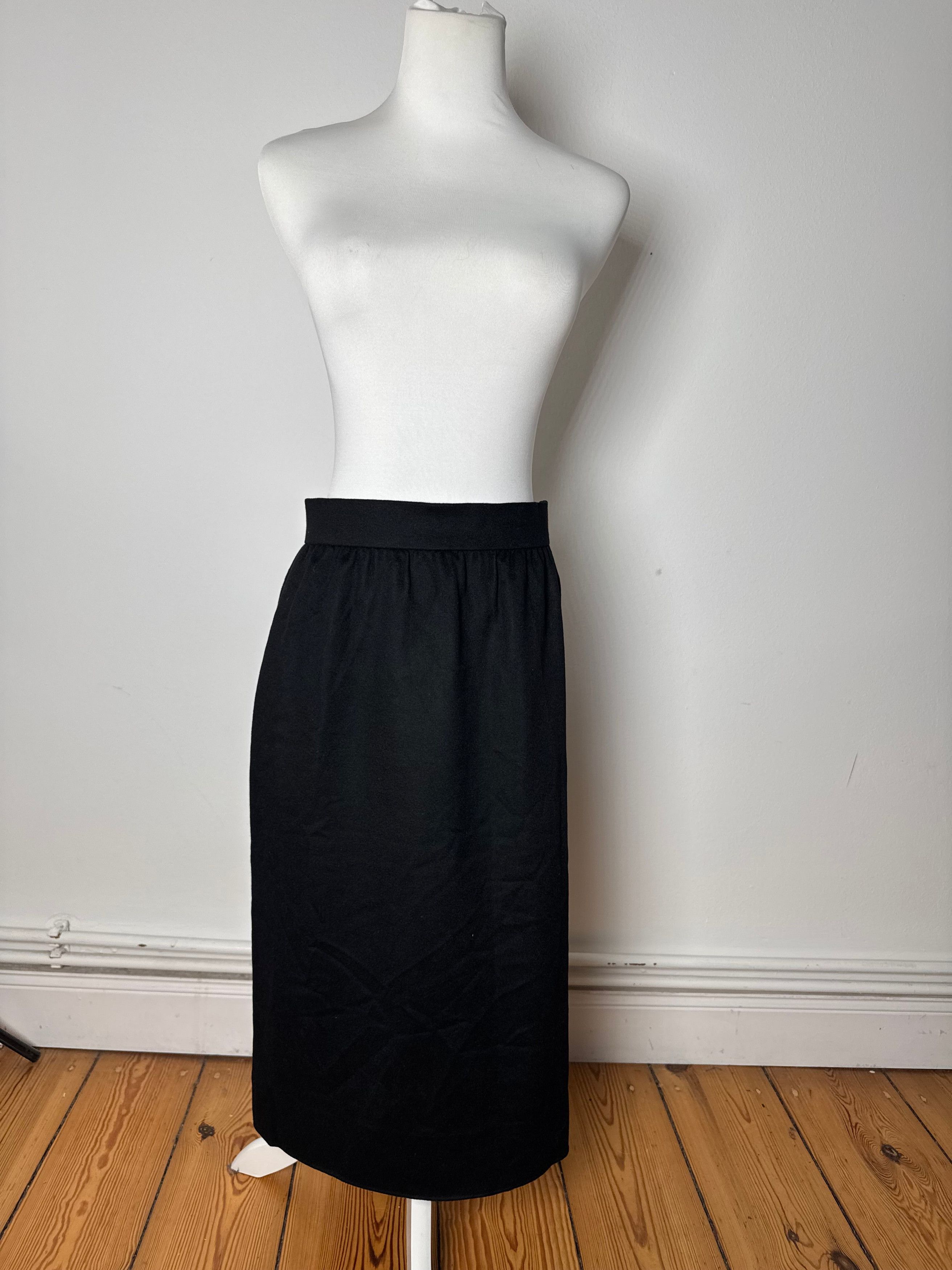 Givenchy Vintage Guvenchy Skirt Black M Size 30" / US 8 / IT 44 - 14 Thumbnail