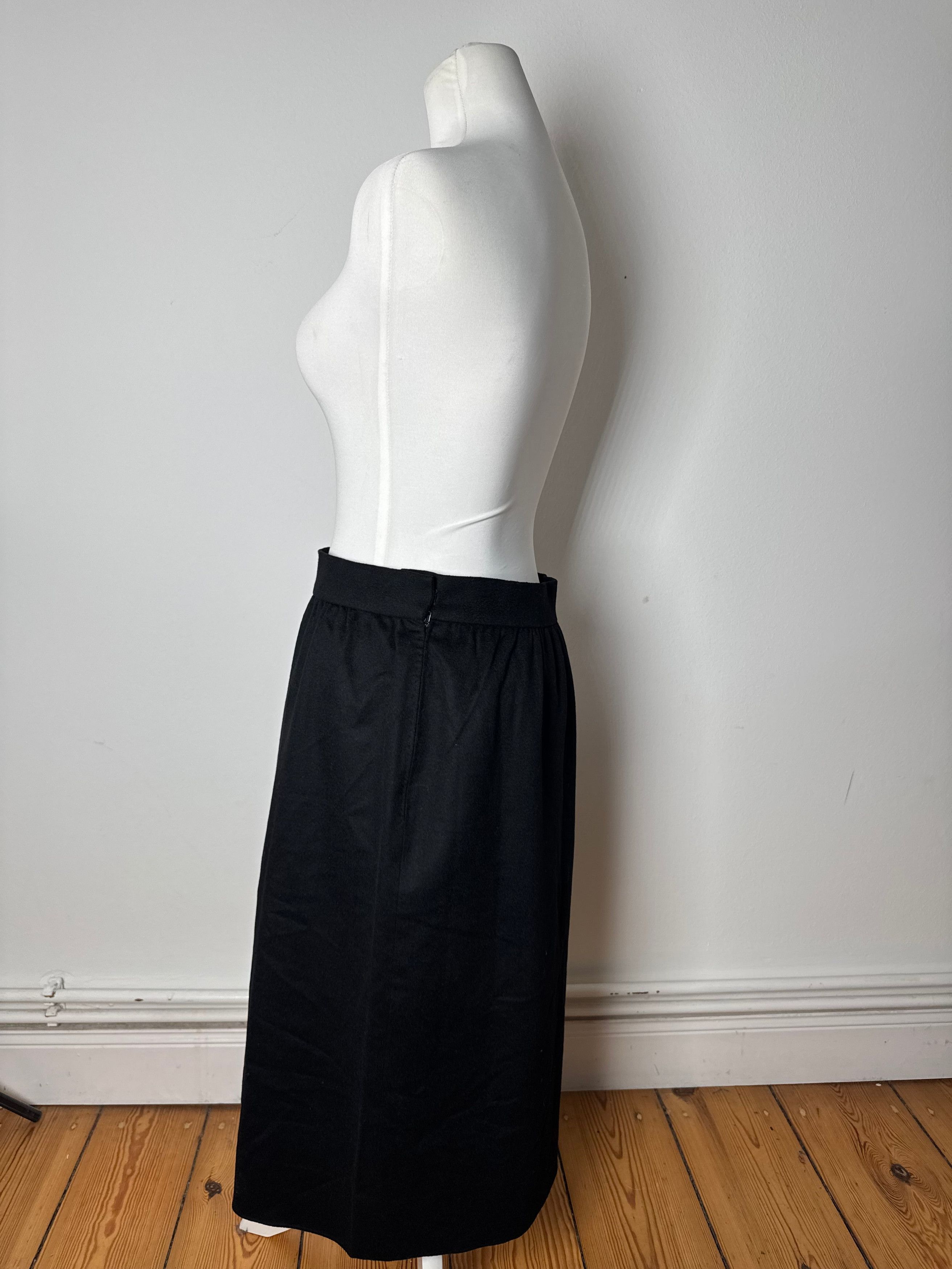 Givenchy Vintage Guvenchy Skirt Black M Size 30" / US 8 / IT 44 - 2 Thumbnail