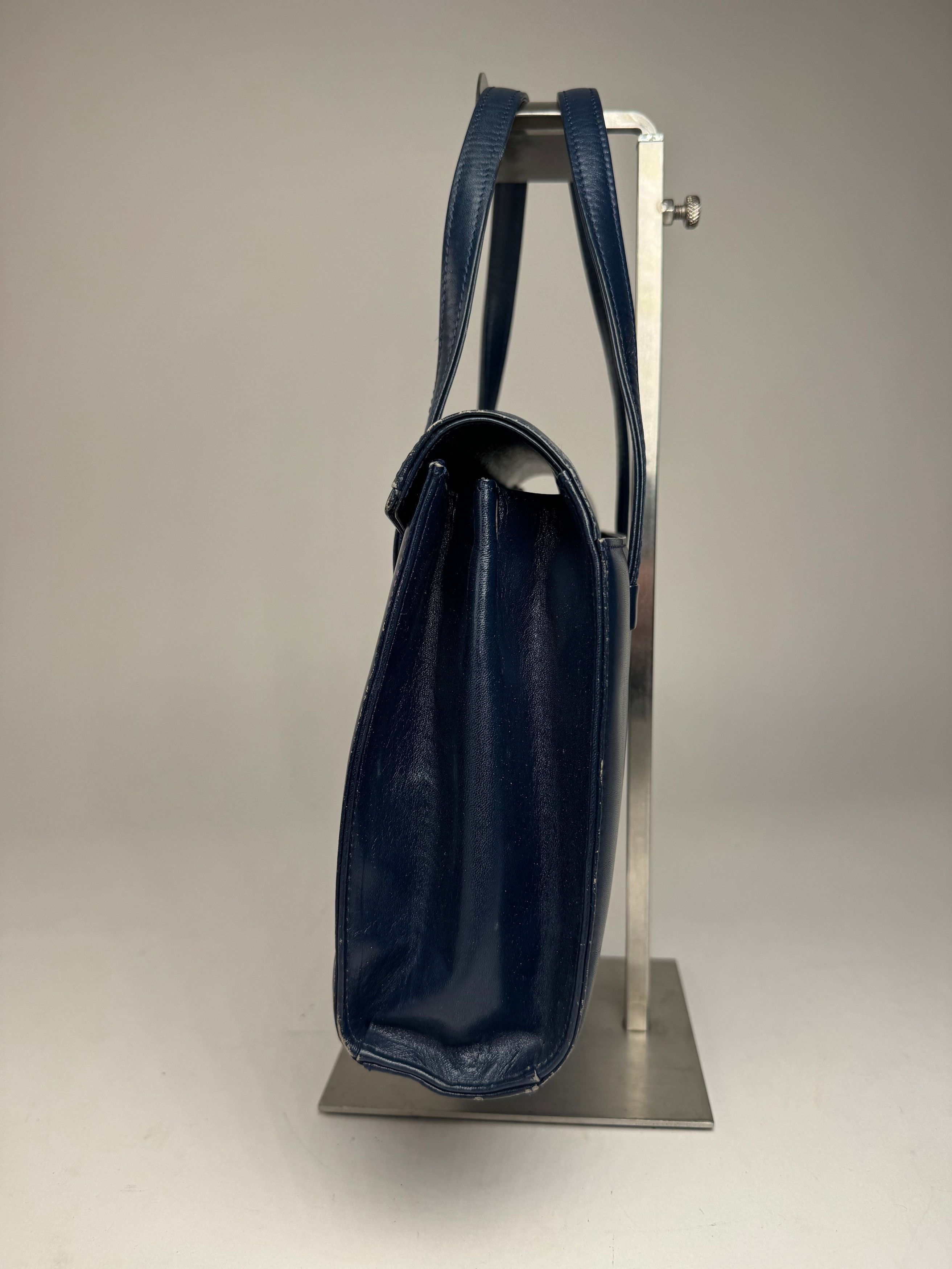 Givenchy Vintage Leather Handbag Navy Size ONE SIZE - 6 Thumbnail