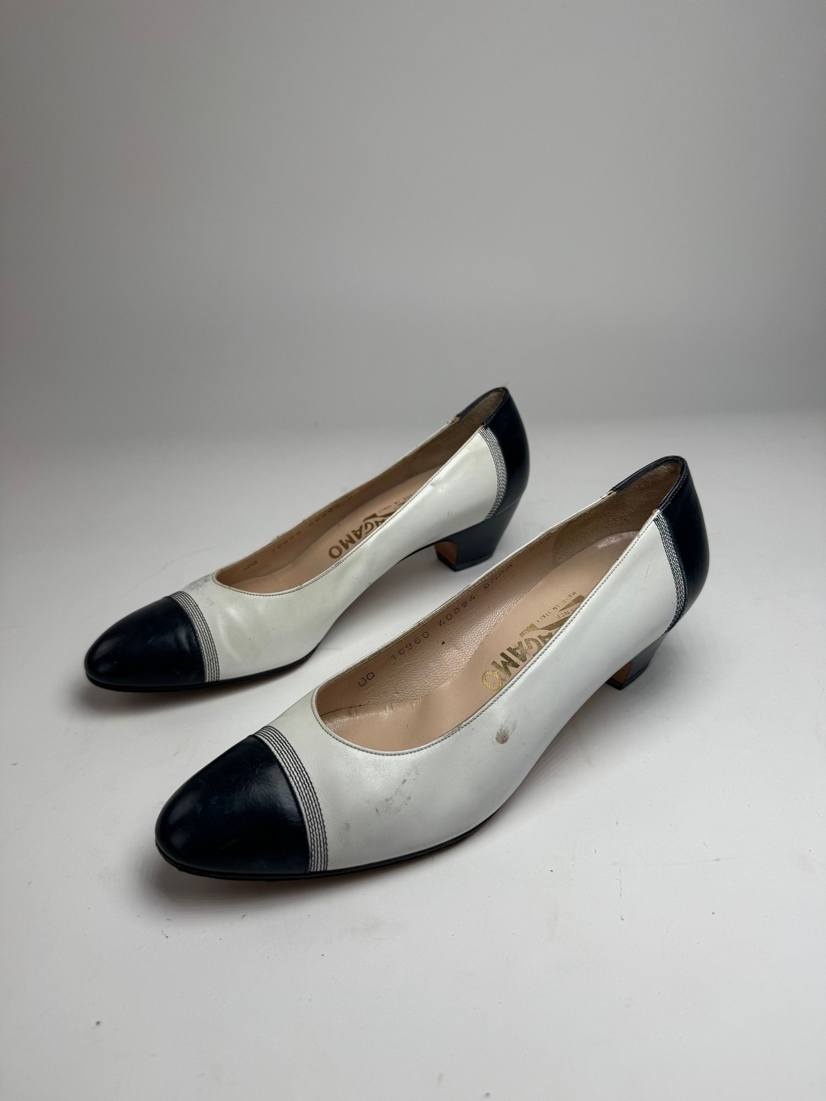 Salvatore Ferragamo Vintage Leather Pumps Navy White Size US 5 / IT 35 - 2 Thumbnail