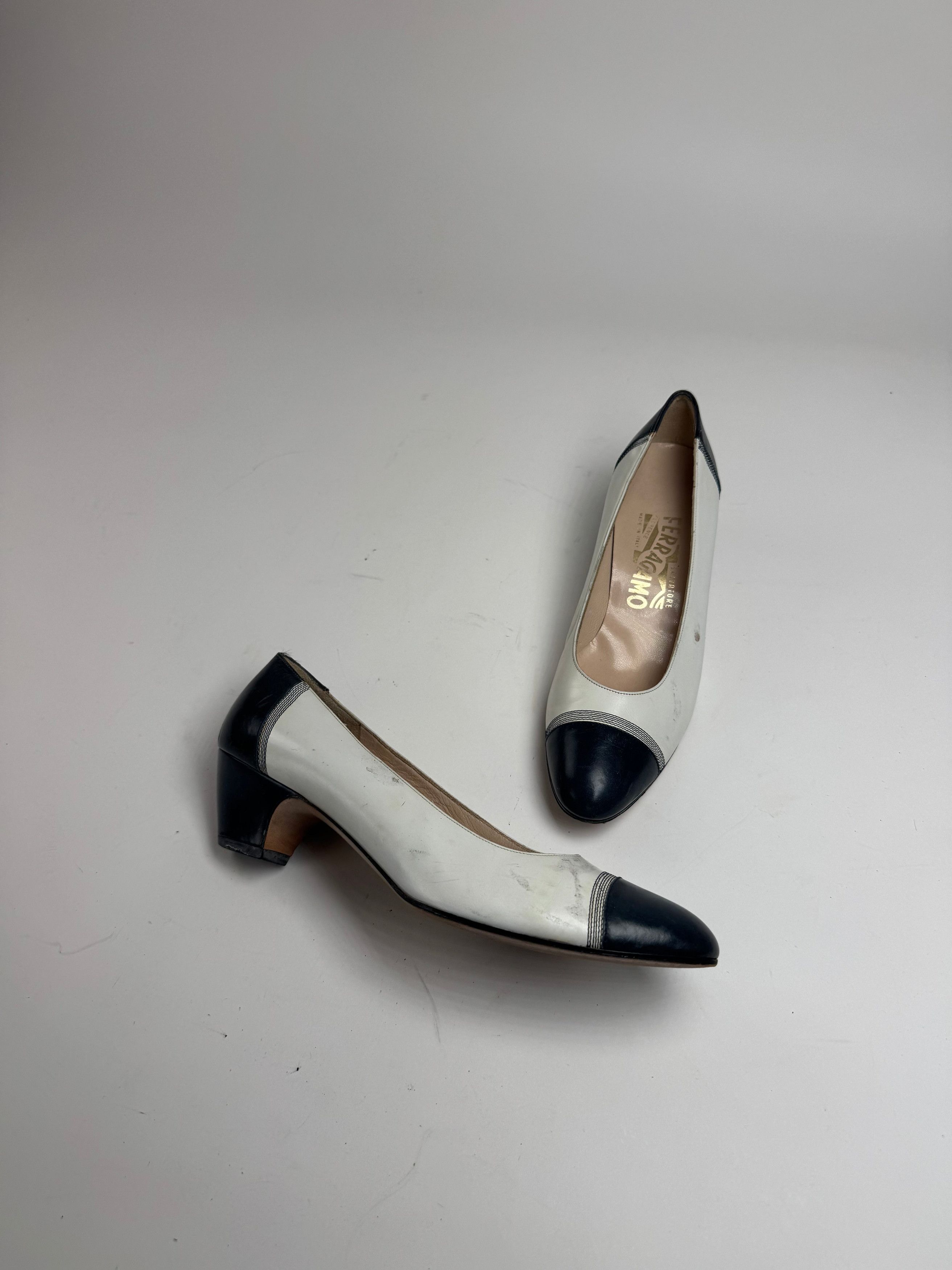Salvatore Ferragamo Vintage Leather Pumps Navy White Size US 5 / IT 35 - 11 Thumbnail