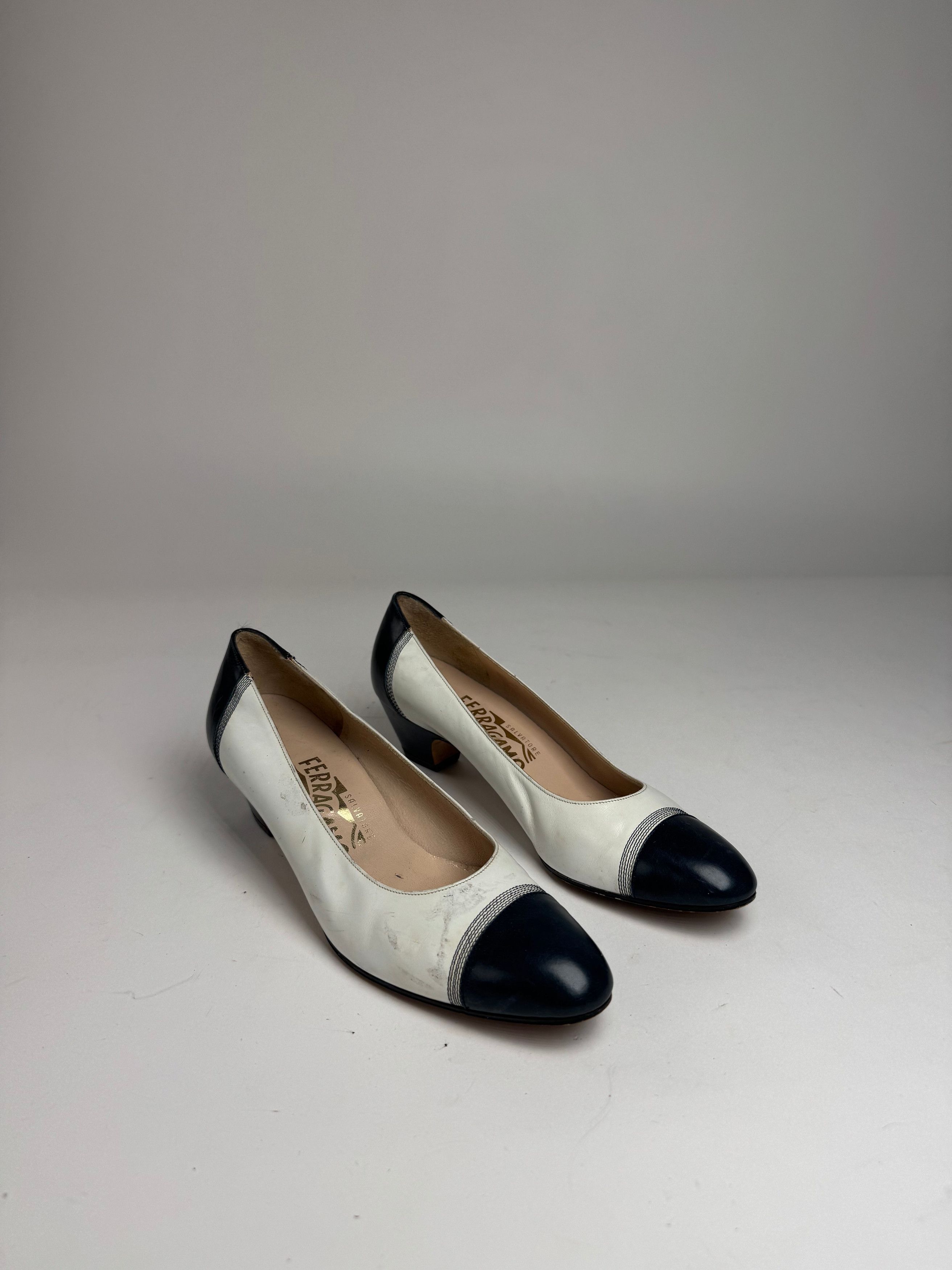 Salvatore Ferragamo Vintage Leather Pumps Navy White Size US 5 / IT 35 - 7 Thumbnail