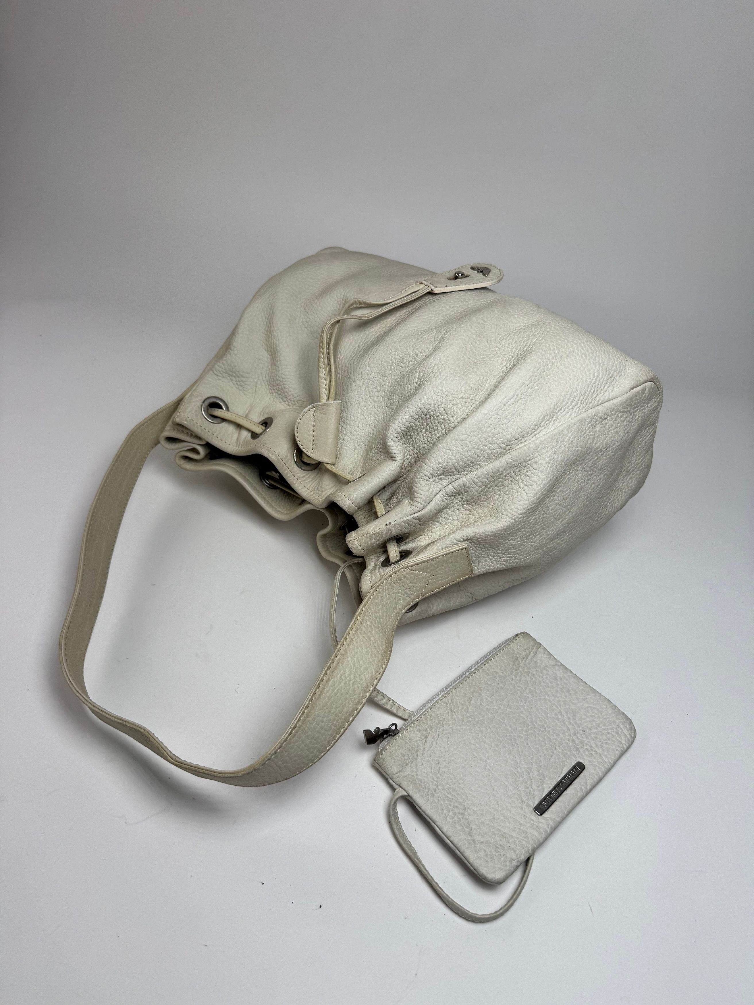 Emporio Armani Vintage Leather Bucket Bag White Size ONE SIZE - 9 Thumbnail