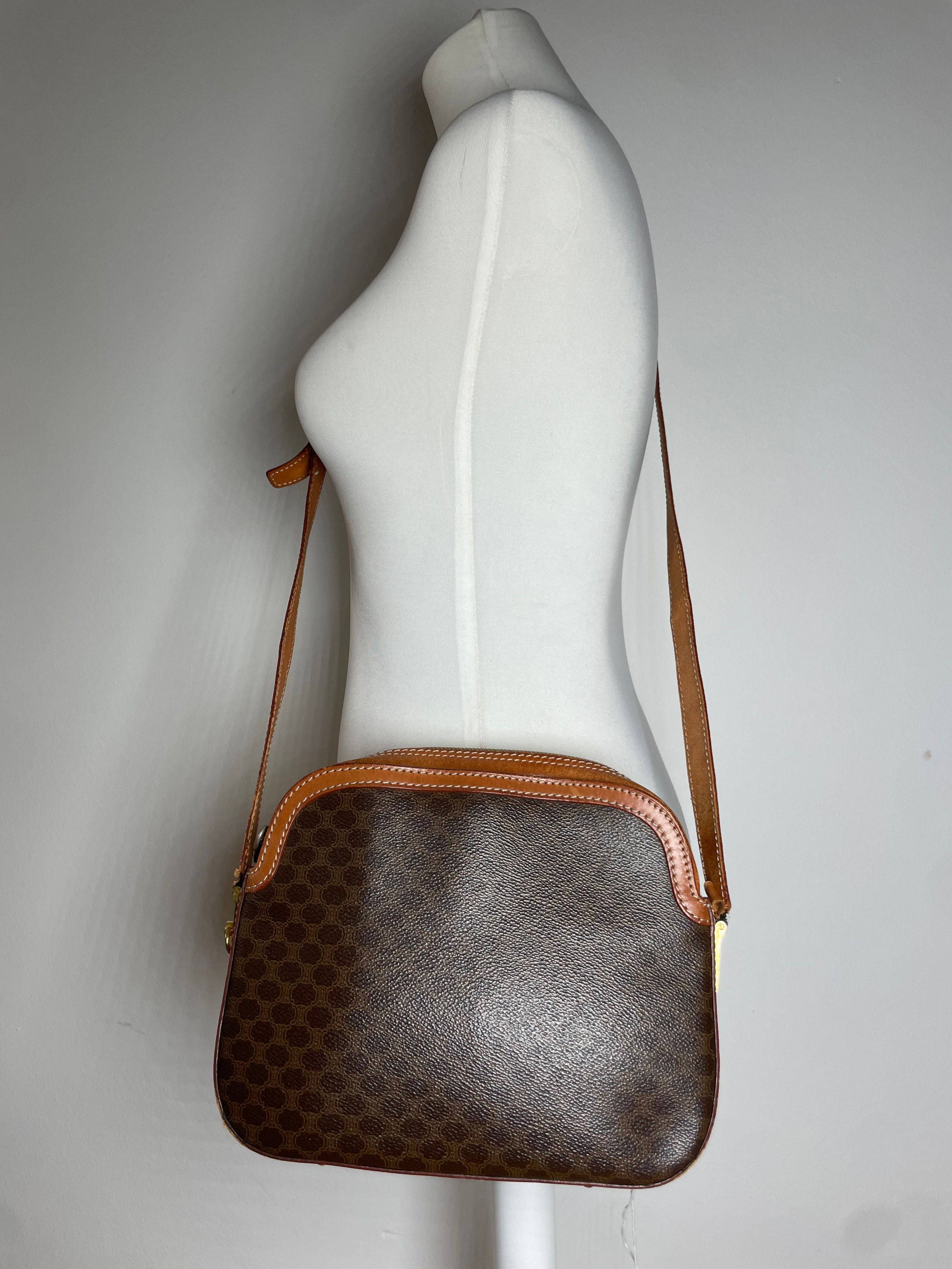 Celine Vintage Paris Triomphe Monogram Leather Shoulder Bag brown Size ONE SIZE - 6 Thumbnail