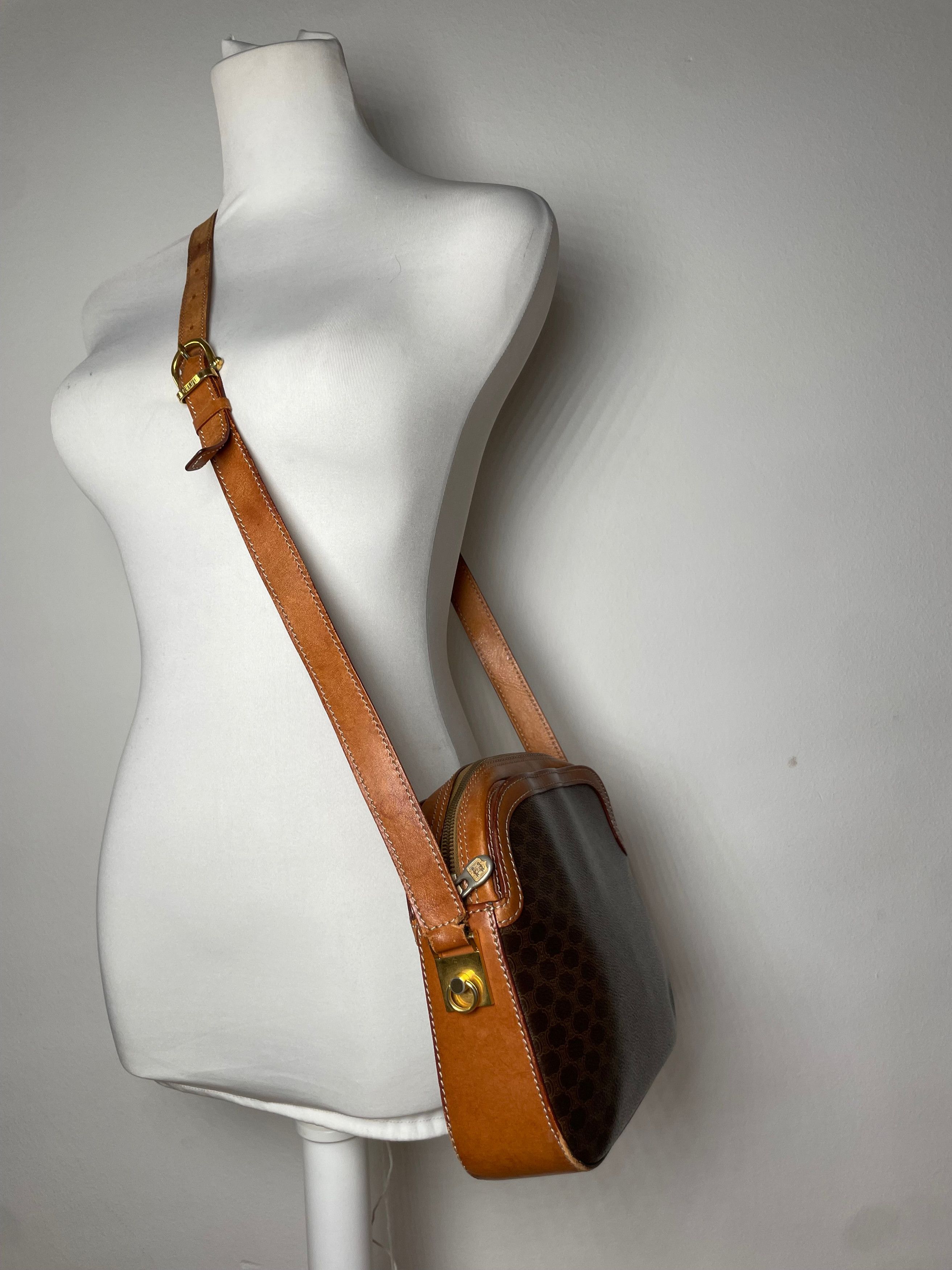 Celine Vintage Paris Triomphe Monogram Leather Shoulder Bag brown Size ONE SIZE - 8 Thumbnail