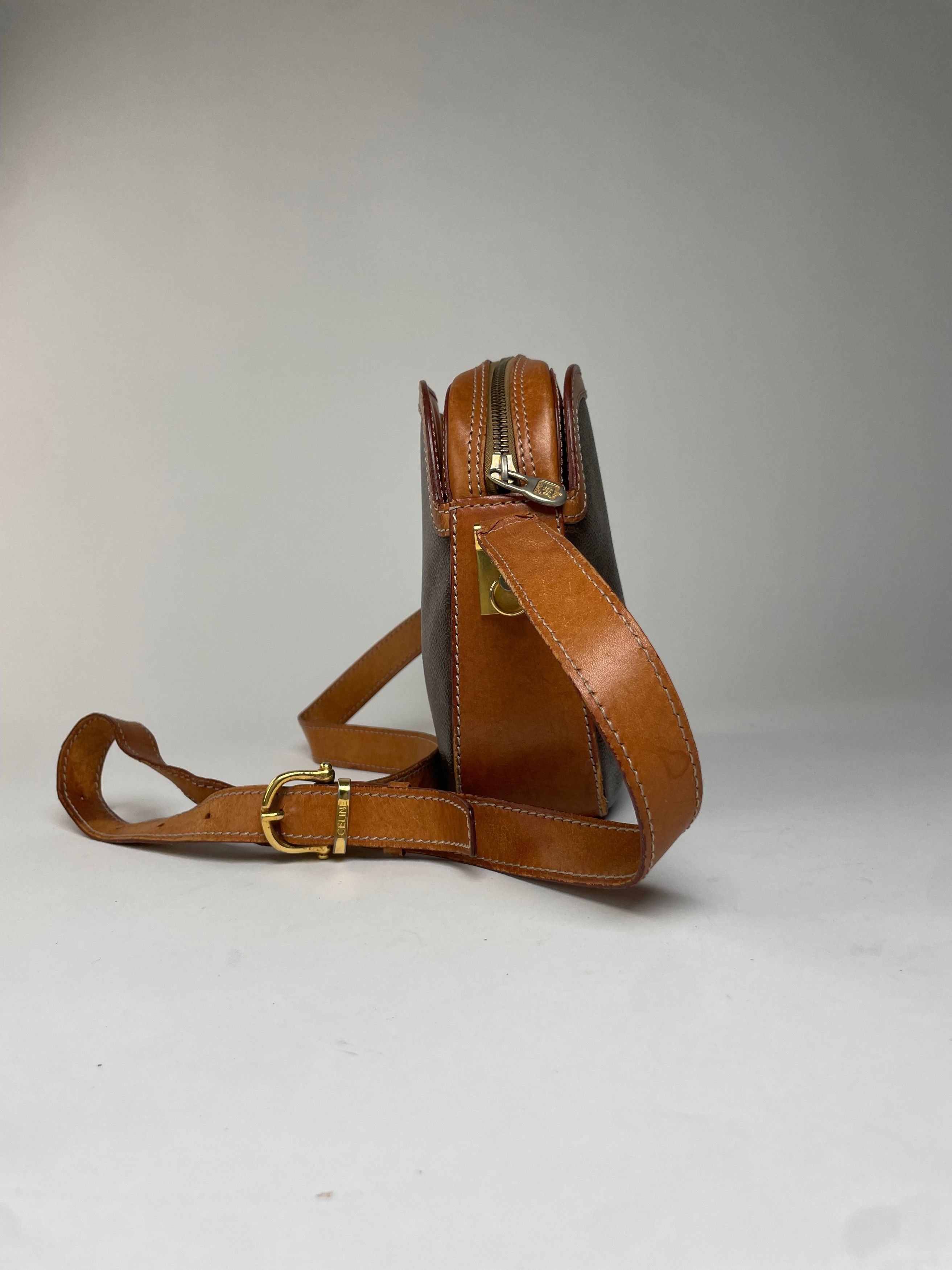 Celine Vintage Paris Triomphe Monogram Leather Shoulder Bag brown Size ONE SIZE - 5 Thumbnail