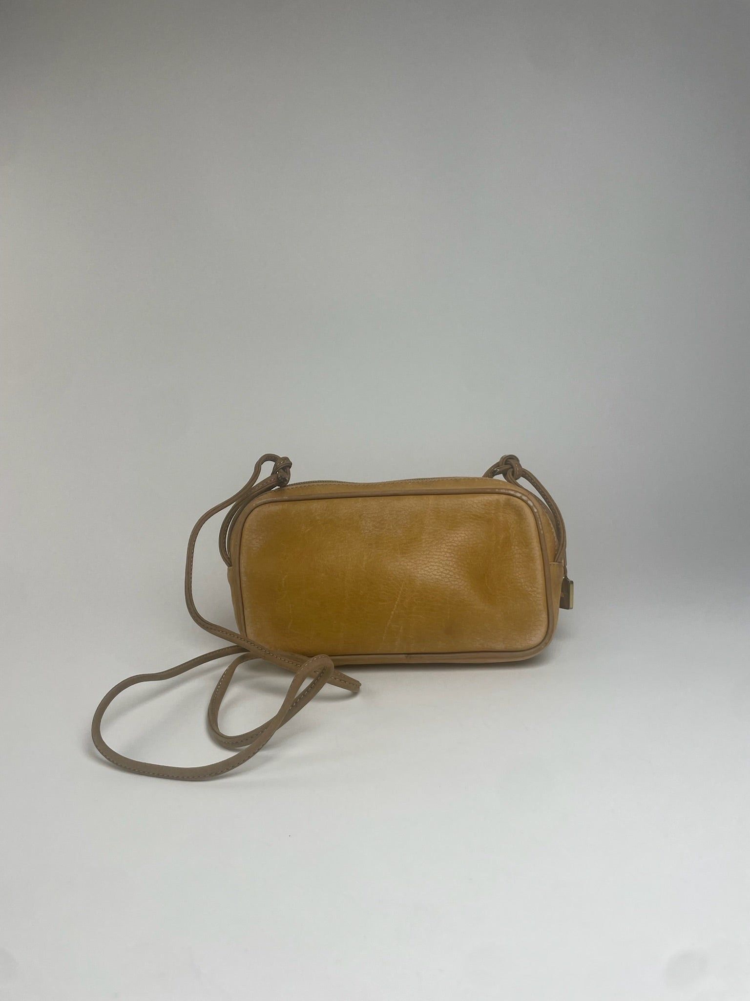 Loewe Vintage Madrid Anagram Leather Shoulder Bag Yellow Size ONE SIZE - 2 Thumbnail