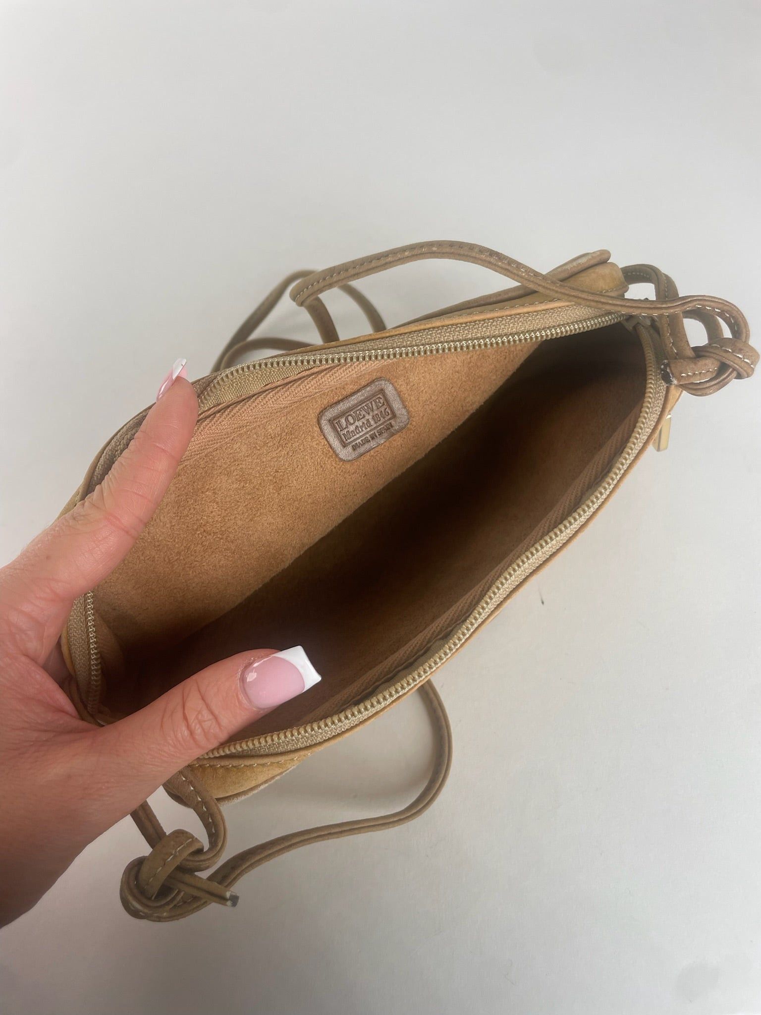 Loewe Vintage Madrid Anagram Leather Shoulder Bag Yellow Size ONE SIZE - 13 Thumbnail