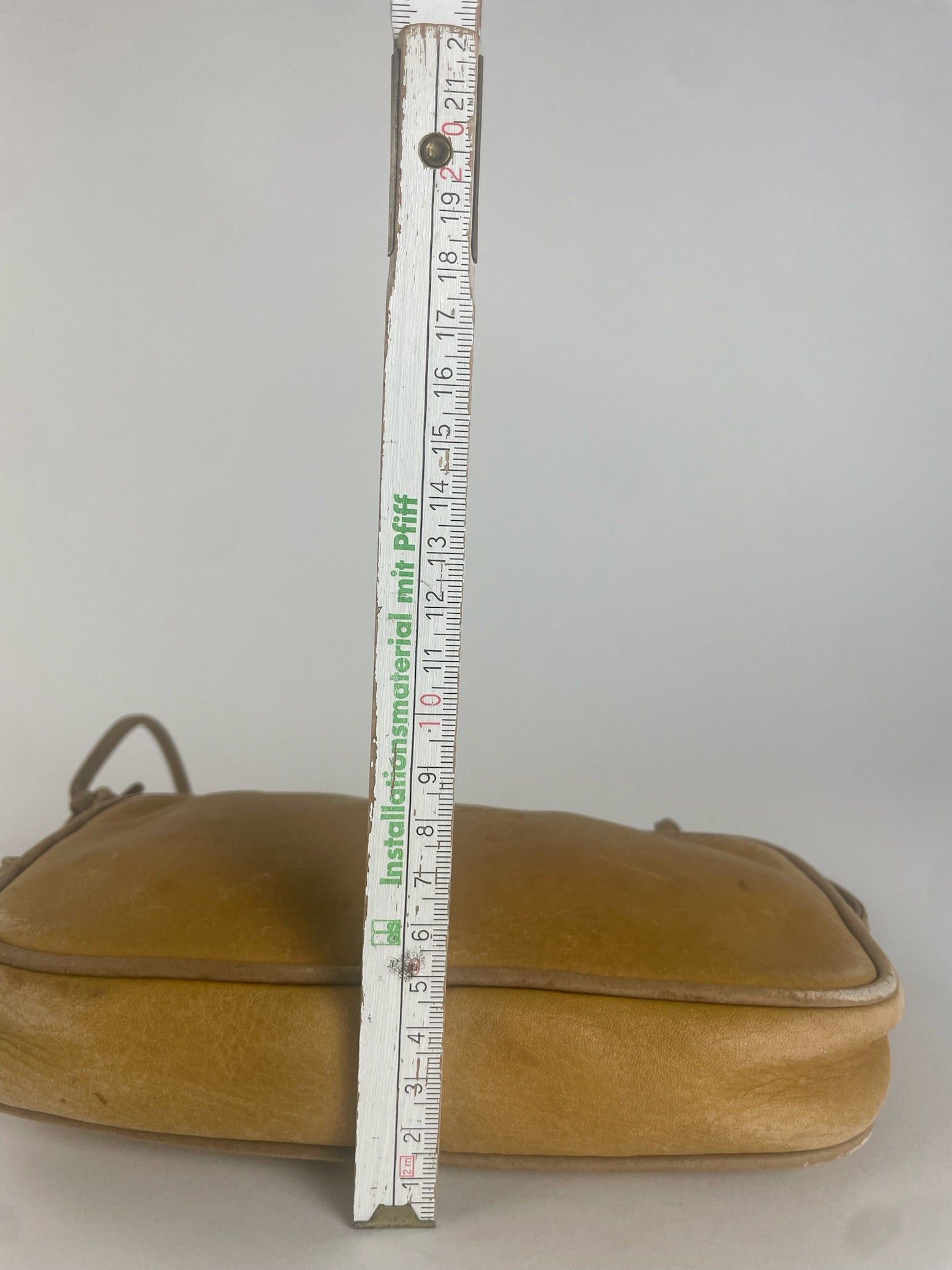 Loewe Vintage Madrid Anagram Leather Shoulder Bag Yellow Size ONE SIZE - 4 Thumbnail