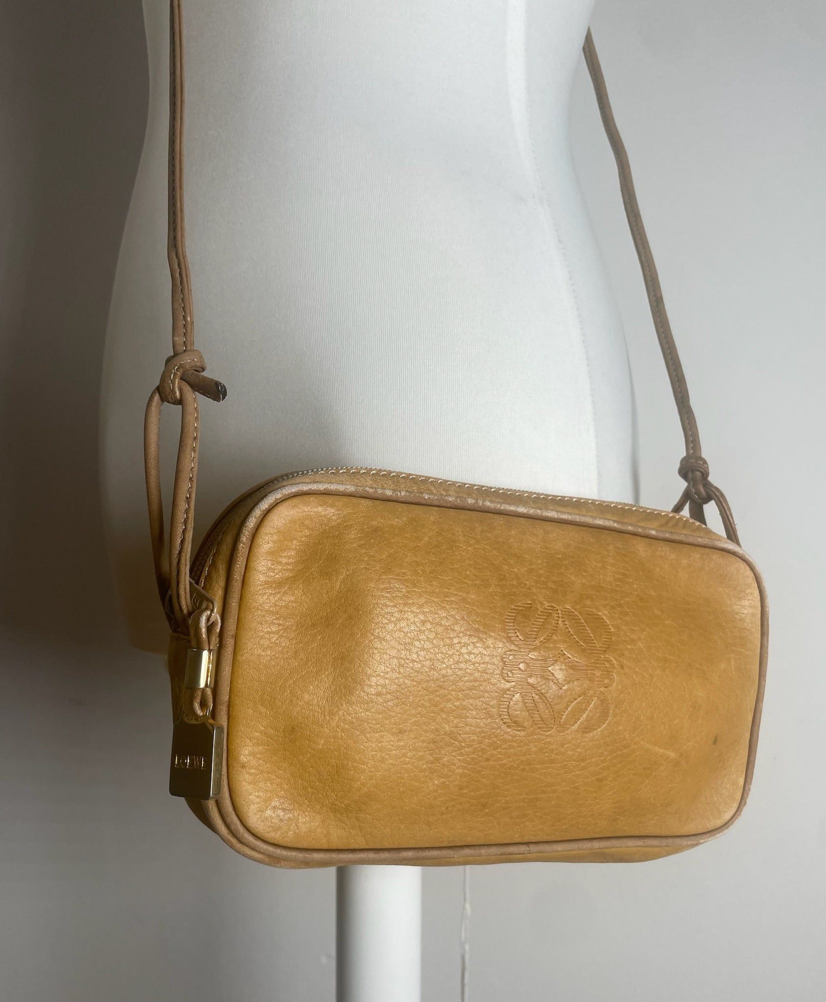 Loewe Vintage Madrid Anagram Leather Shoulder Bag Yellow Size ONE SIZE - 15 Thumbnail