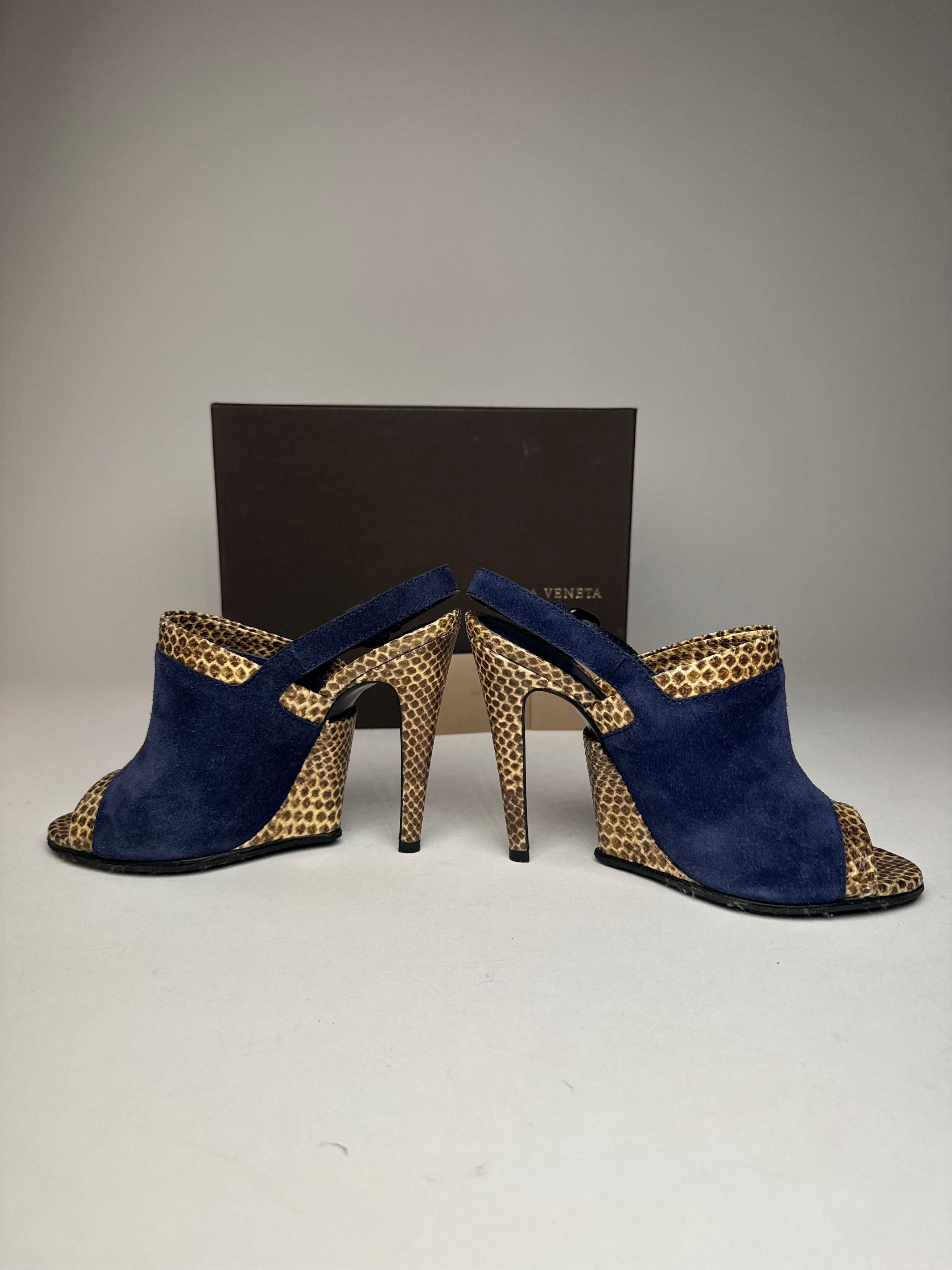 Bottega Veneta Vintage Suede Snake Leather Pumps Navy Beige EU37C Size US 6 / IT 36 - 6 Thumbnail