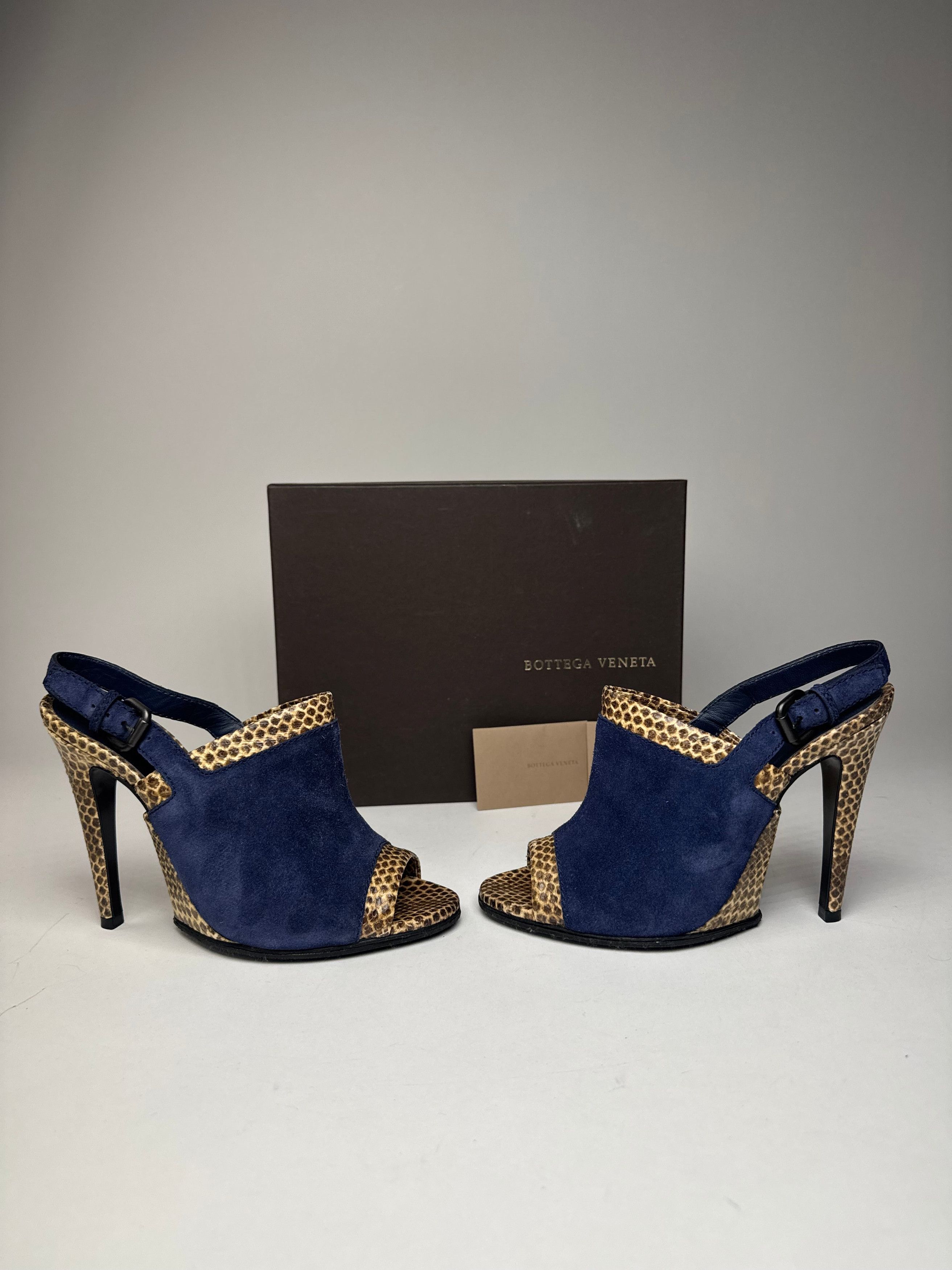 Bottega Veneta Vintage Suede Snake Leather Pumps Navy Beige EU37C Size US 6 / IT 36 - 2 Thumbnail