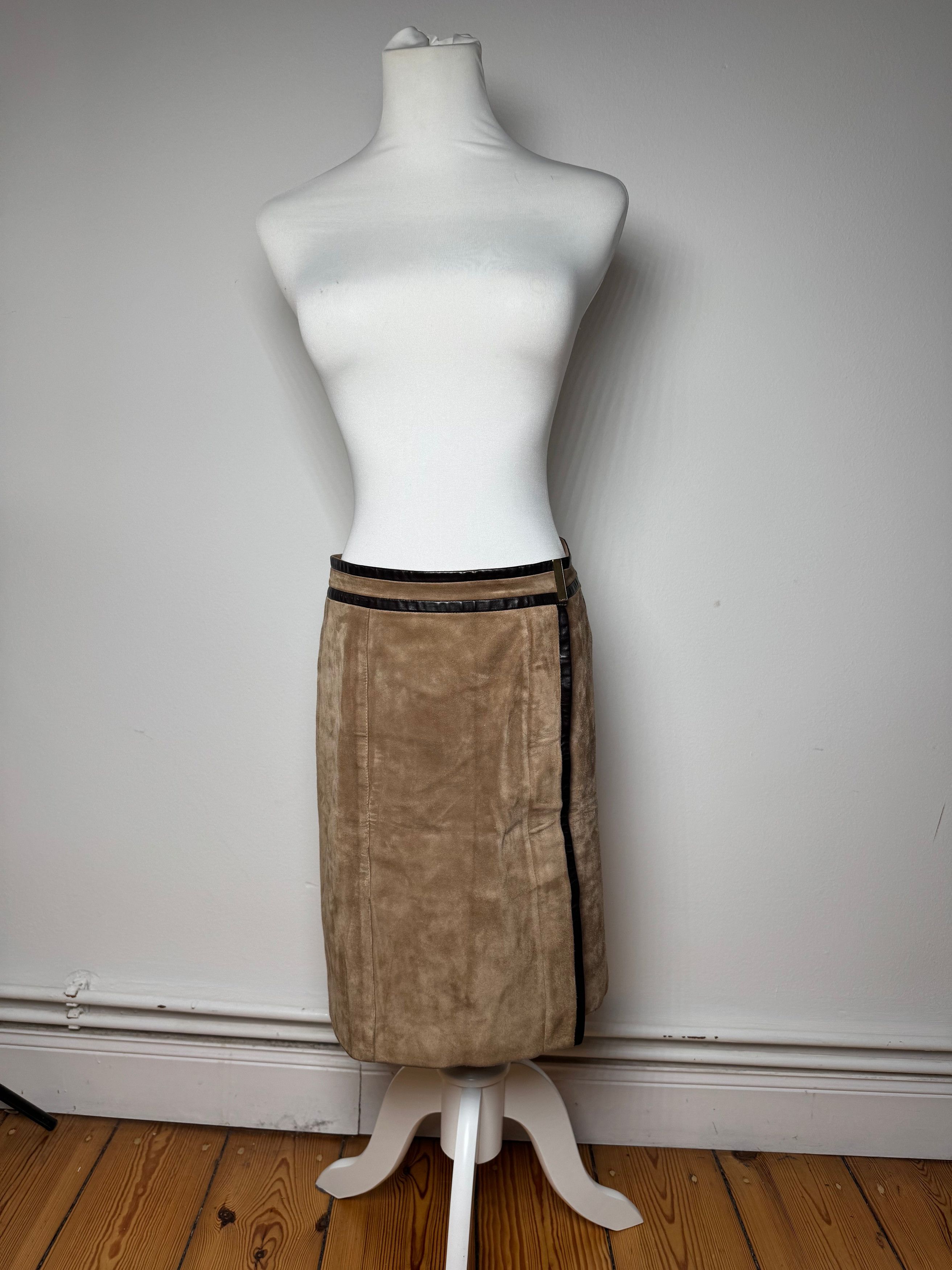 Gucci Vintage Suede Leather Skirt Brown 36/S Size 27" / US 4 / IT 40 - 2 Thumbnail