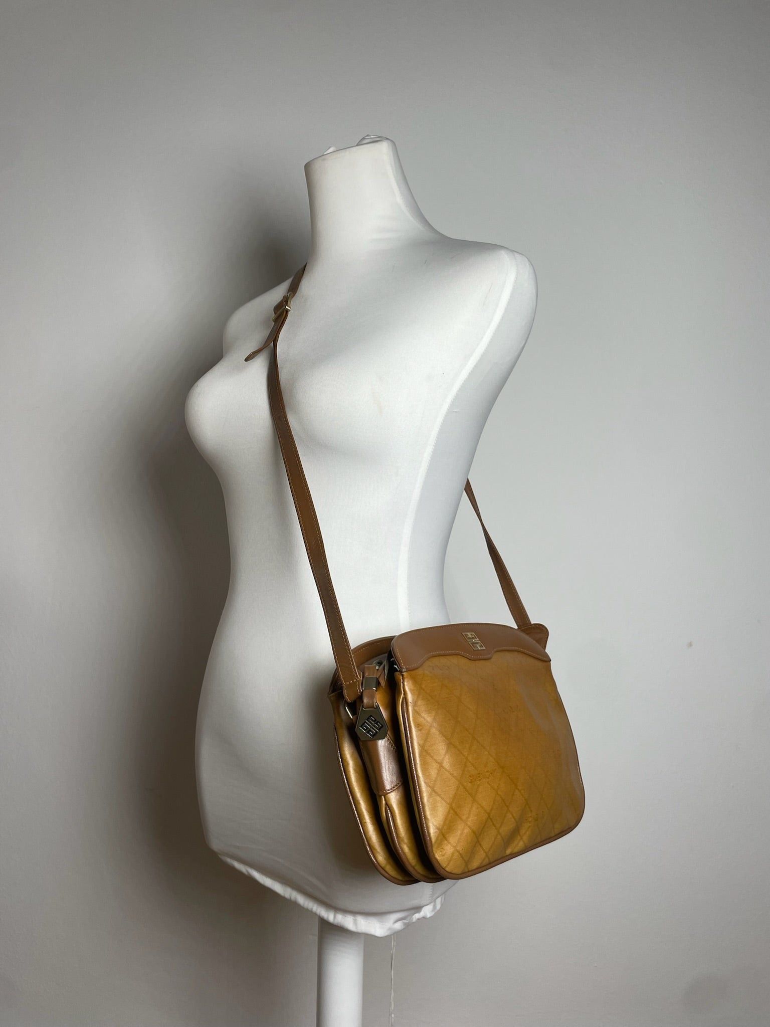 Givenchy Vintage Leather Shoulder Monogram Bag Brown Size ONE SIZE - 3 Thumbnail