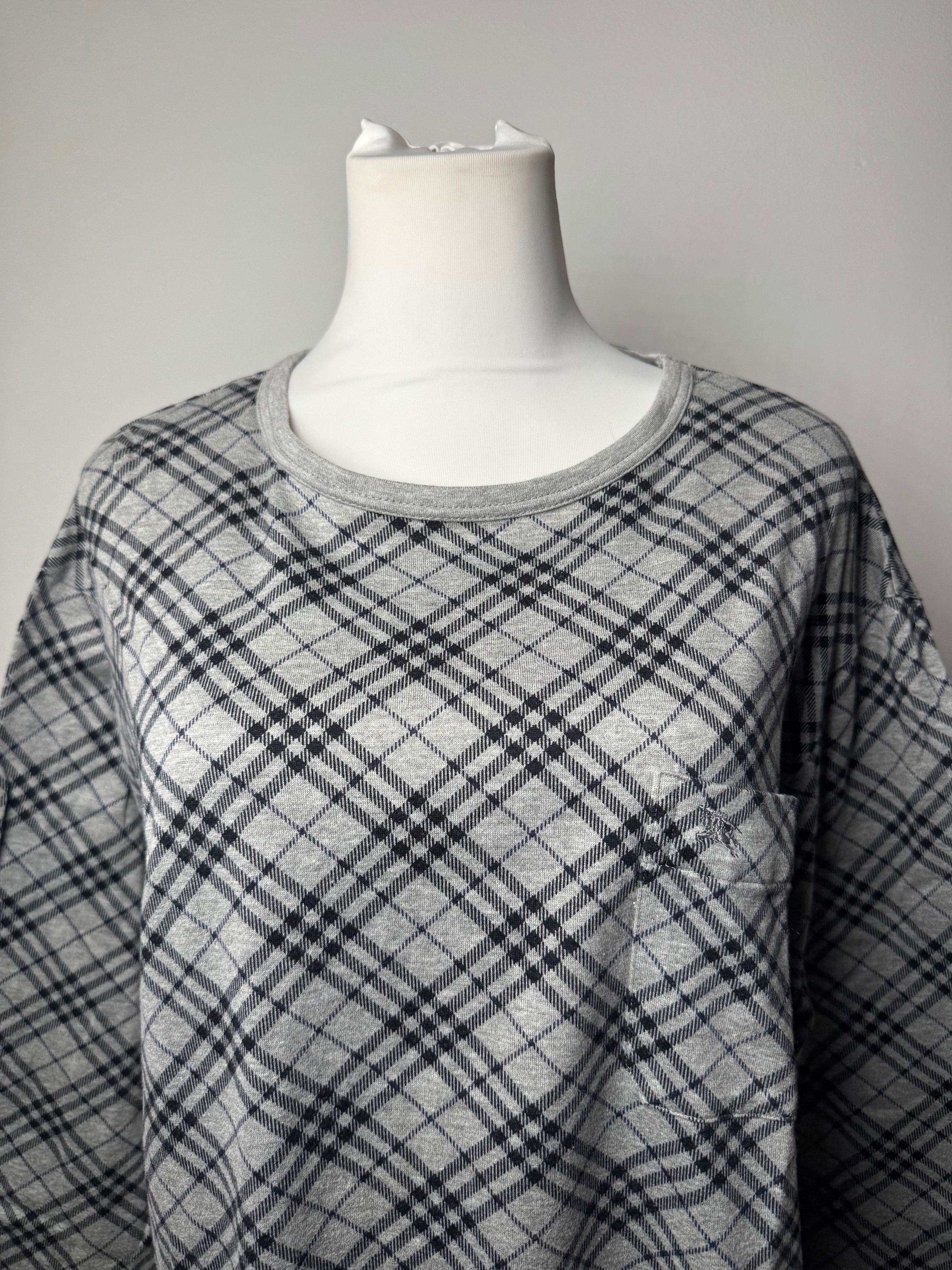 Burberry Vintage Checked Crewneck Sweater L Grey Black Size L / US 10 / IT 46 - 8 Thumbnail