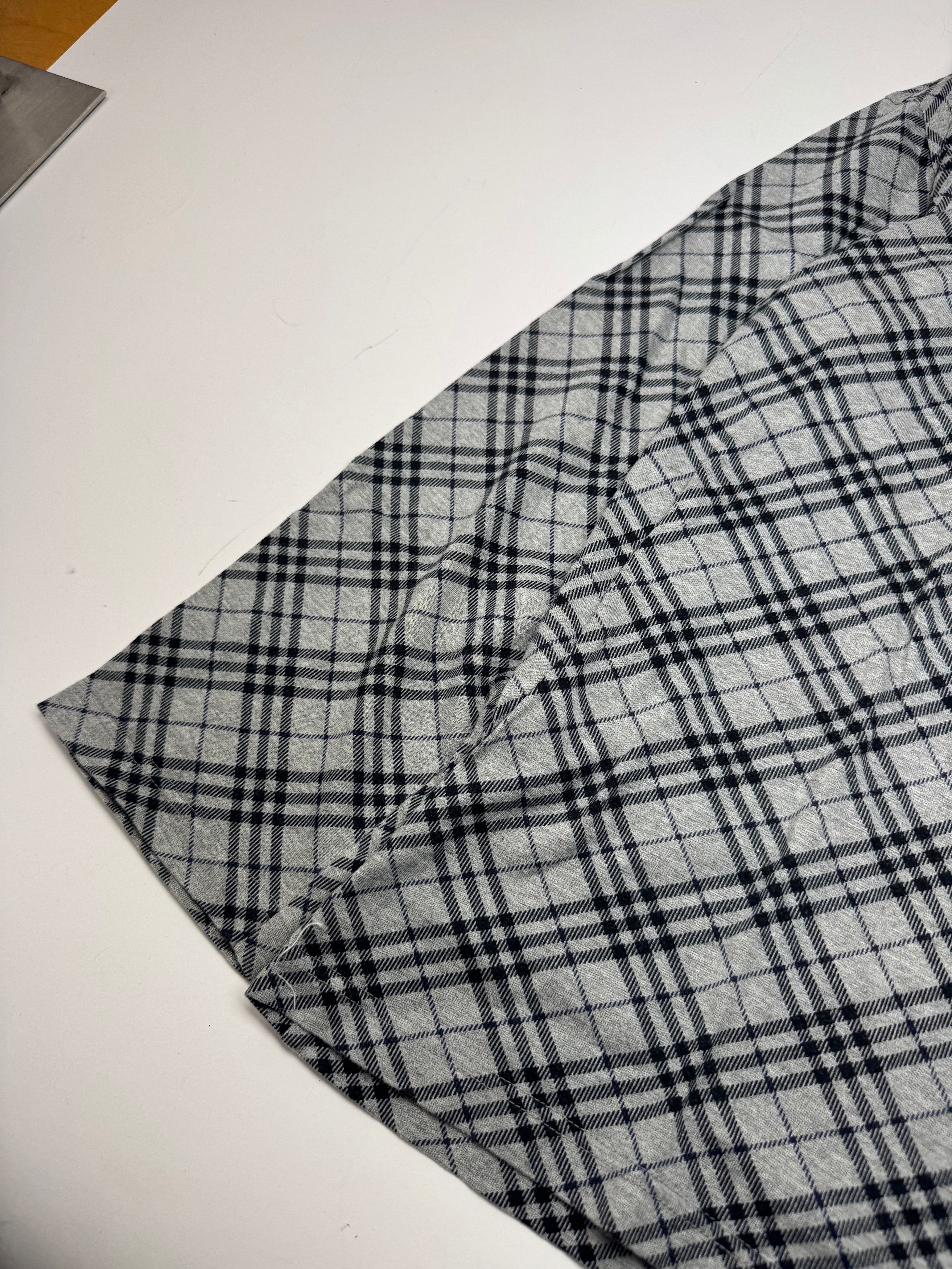 Burberry Vintage Checked Crewneck Sweater L Grey Black Size L / US 10 / IT 46 - 7 Thumbnail