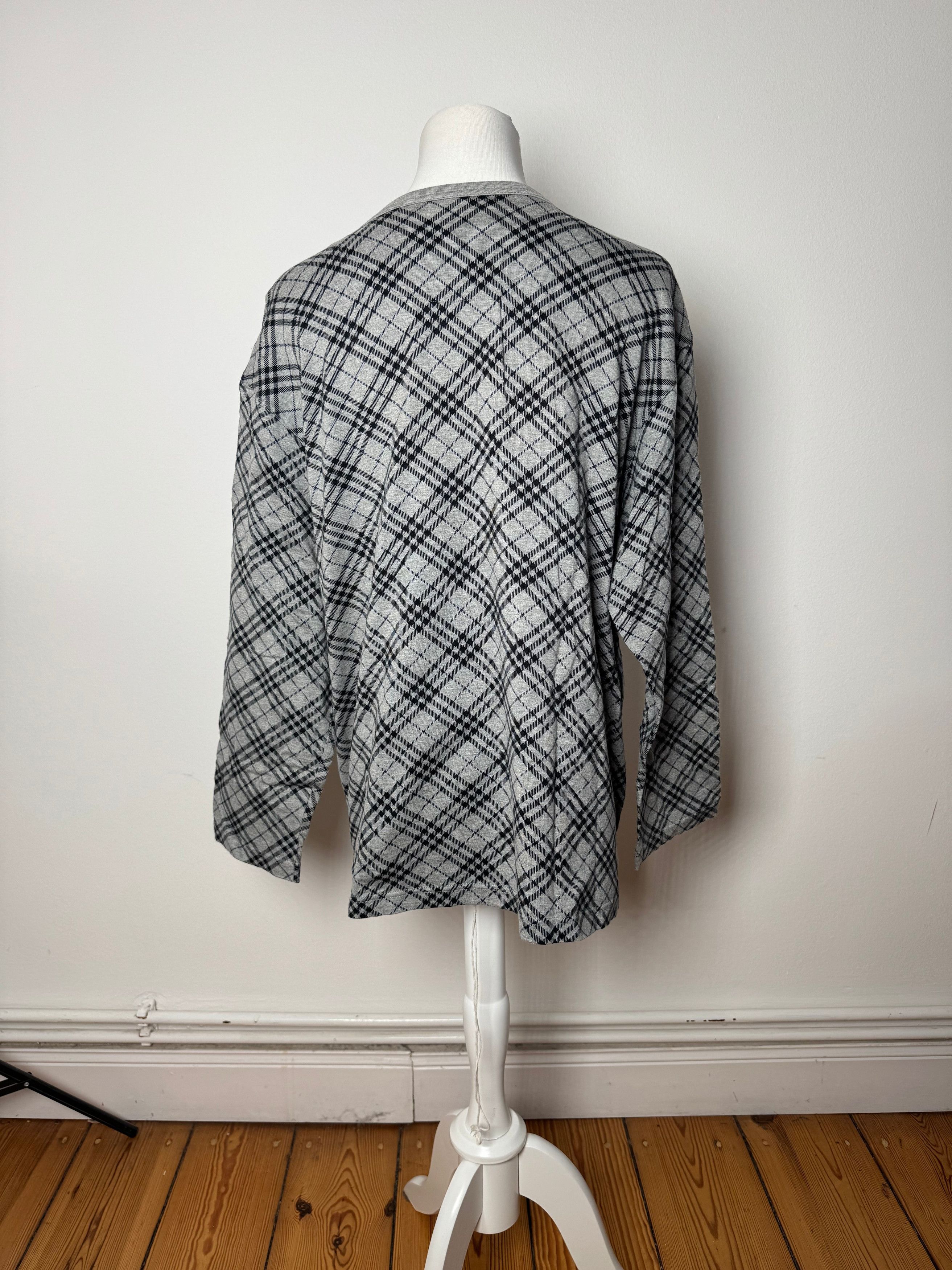 Burberry Vintage Checked Crewneck Sweater L Grey Black Size L / US 10 / IT 46 - 3 Thumbnail