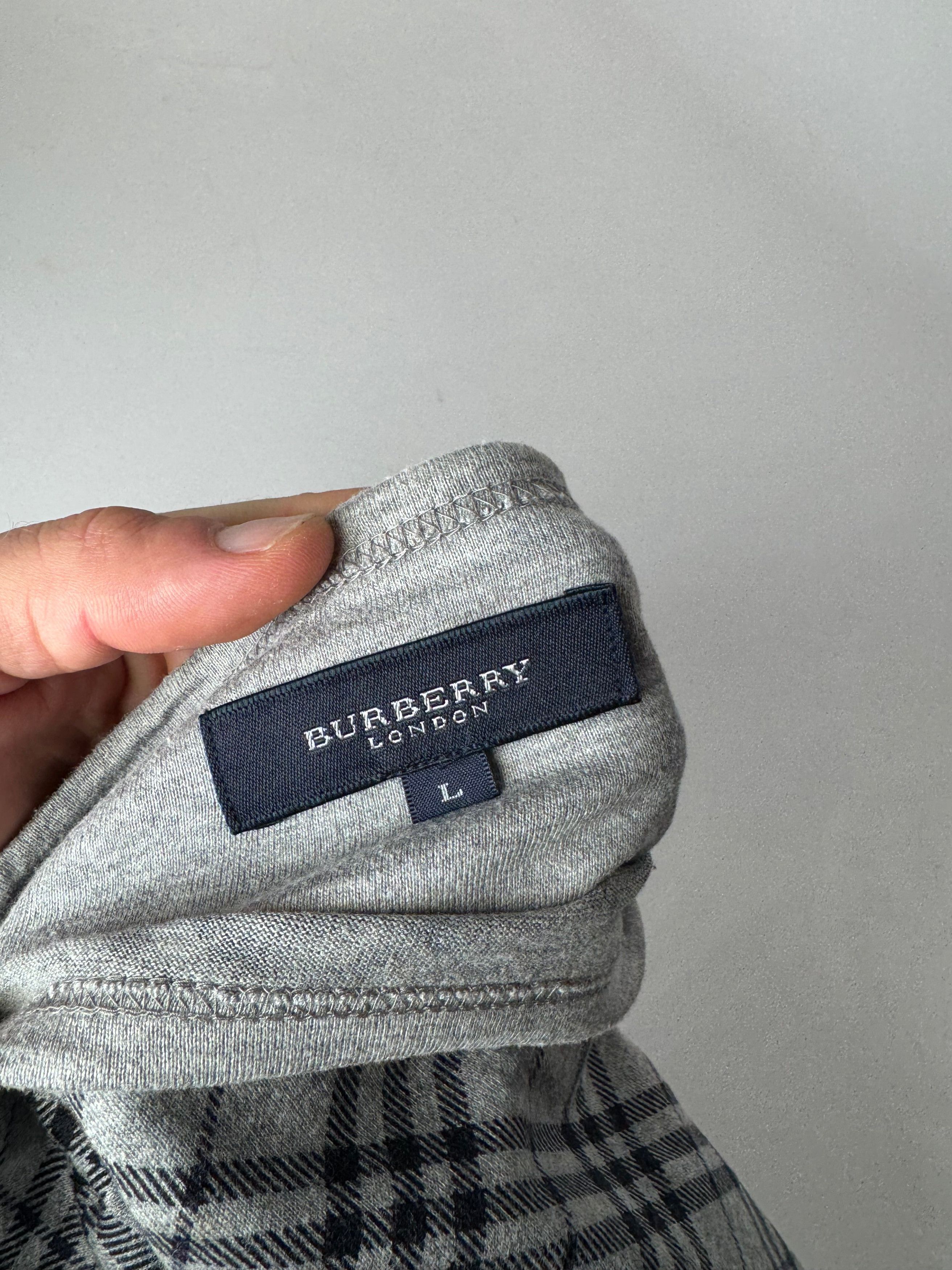 Burberry Vintage Checked Crewneck Sweater L Grey Black Size L / US 10 / IT 46 - 4 Thumbnail
