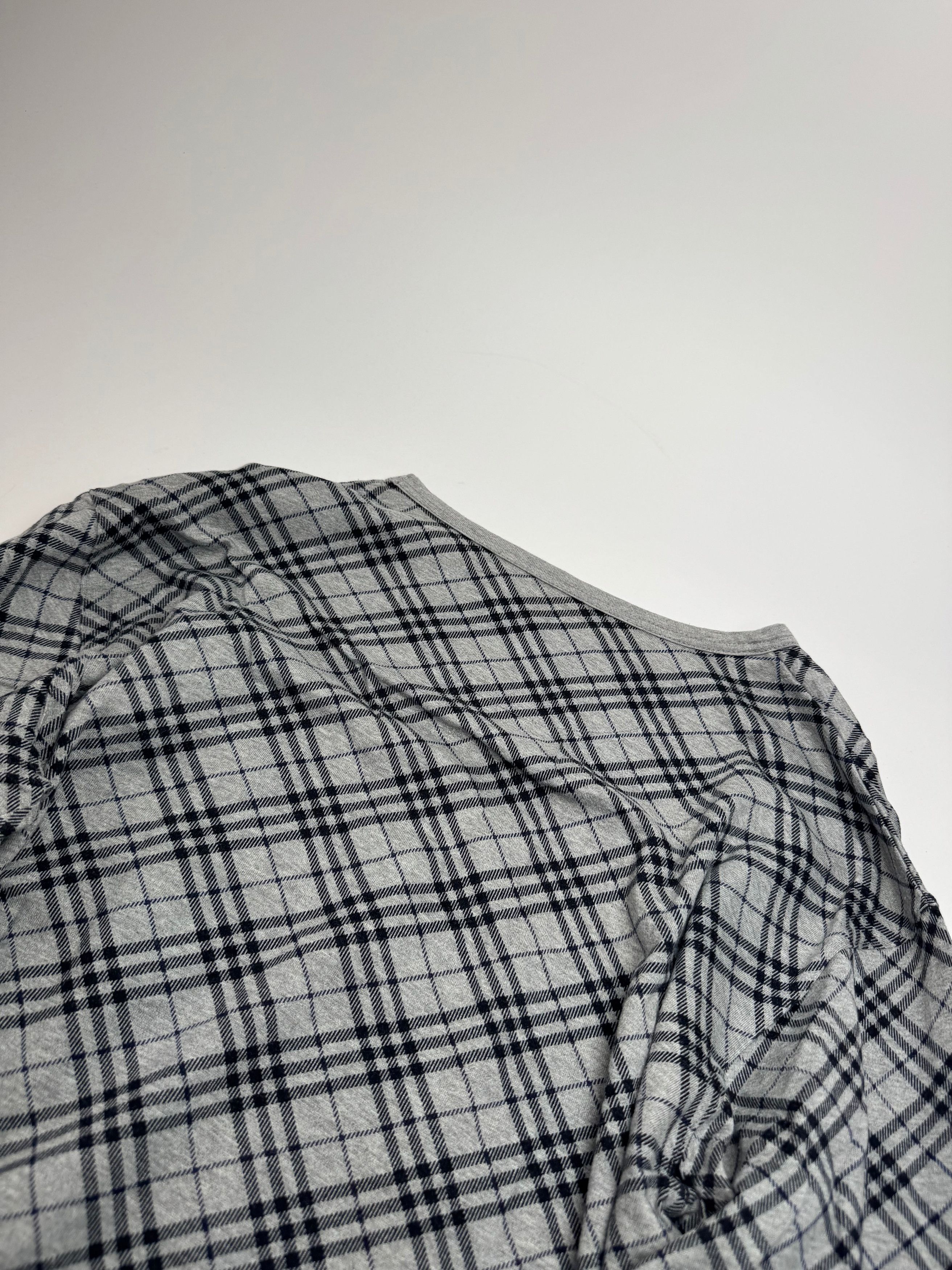 Burberry Vintage Checked Crewneck Sweater L Grey Black Size L / US 10 / IT 46 - 13 Thumbnail